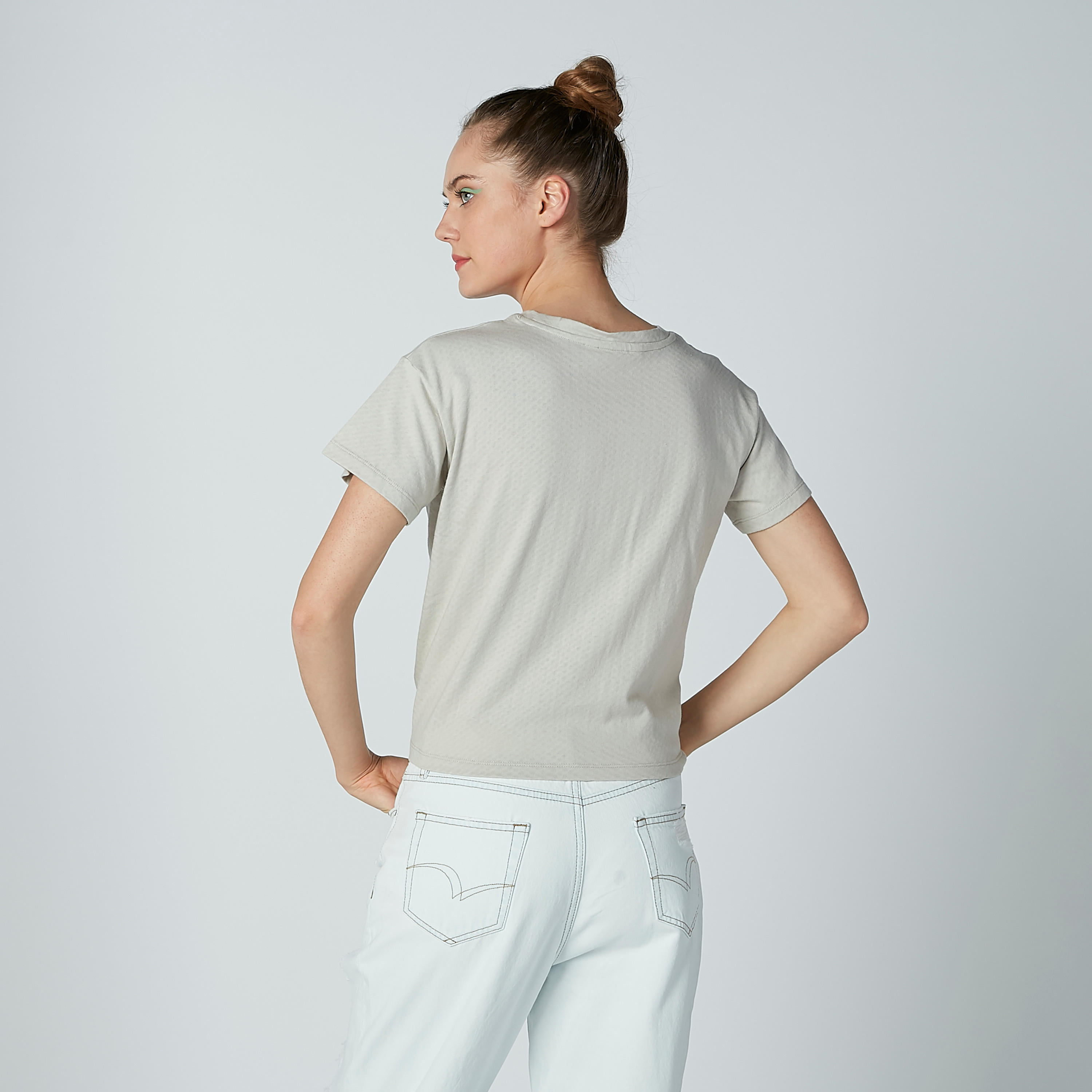 تيشيرت بياقة مستديرة وأكمام قصيرة وطبعات من لي كوبر-women-clothing-tshirts-image-3
