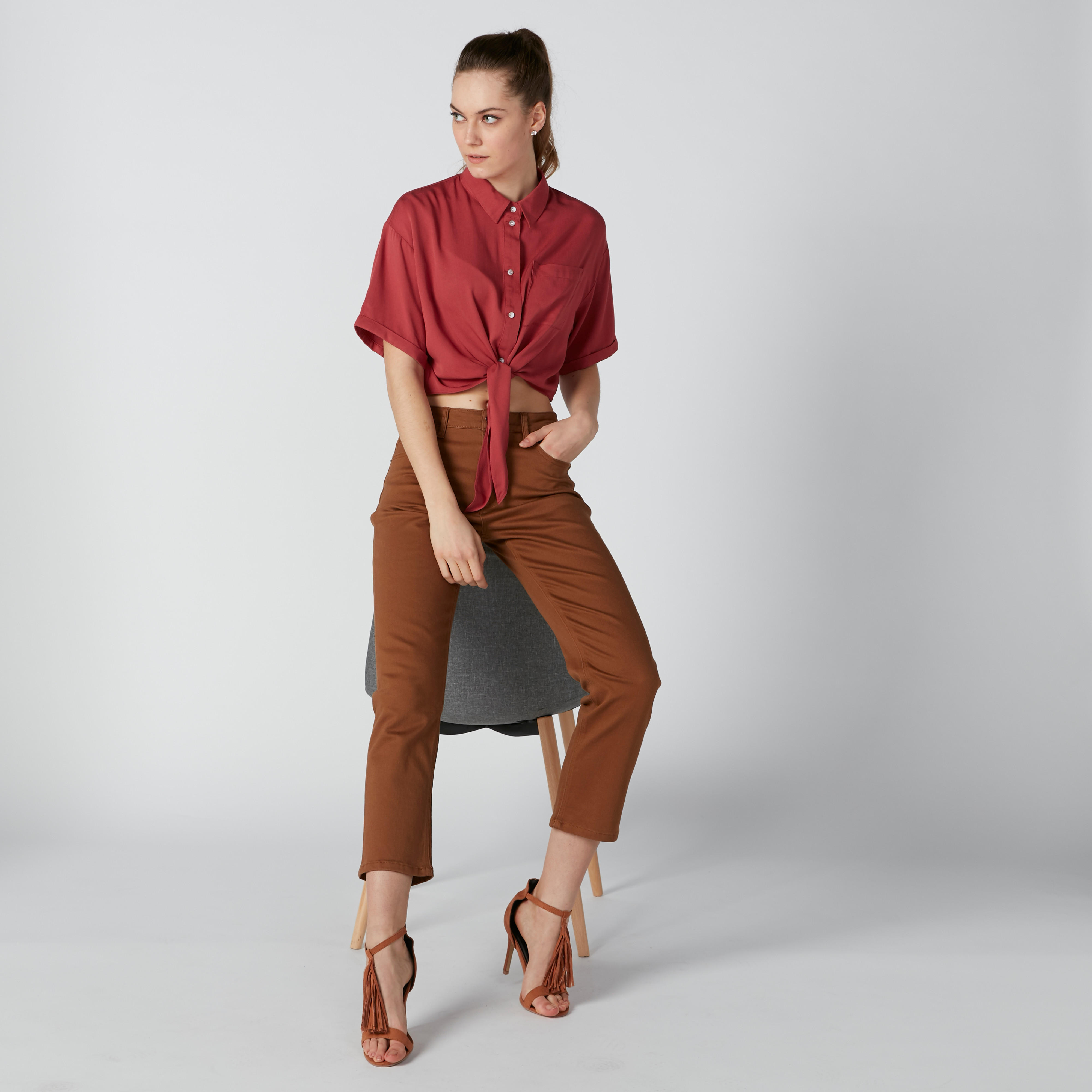 بنطلون مستدام جينز بخصر متوسط الارتفاع-women-clothing-bottoms-jeans-image-1