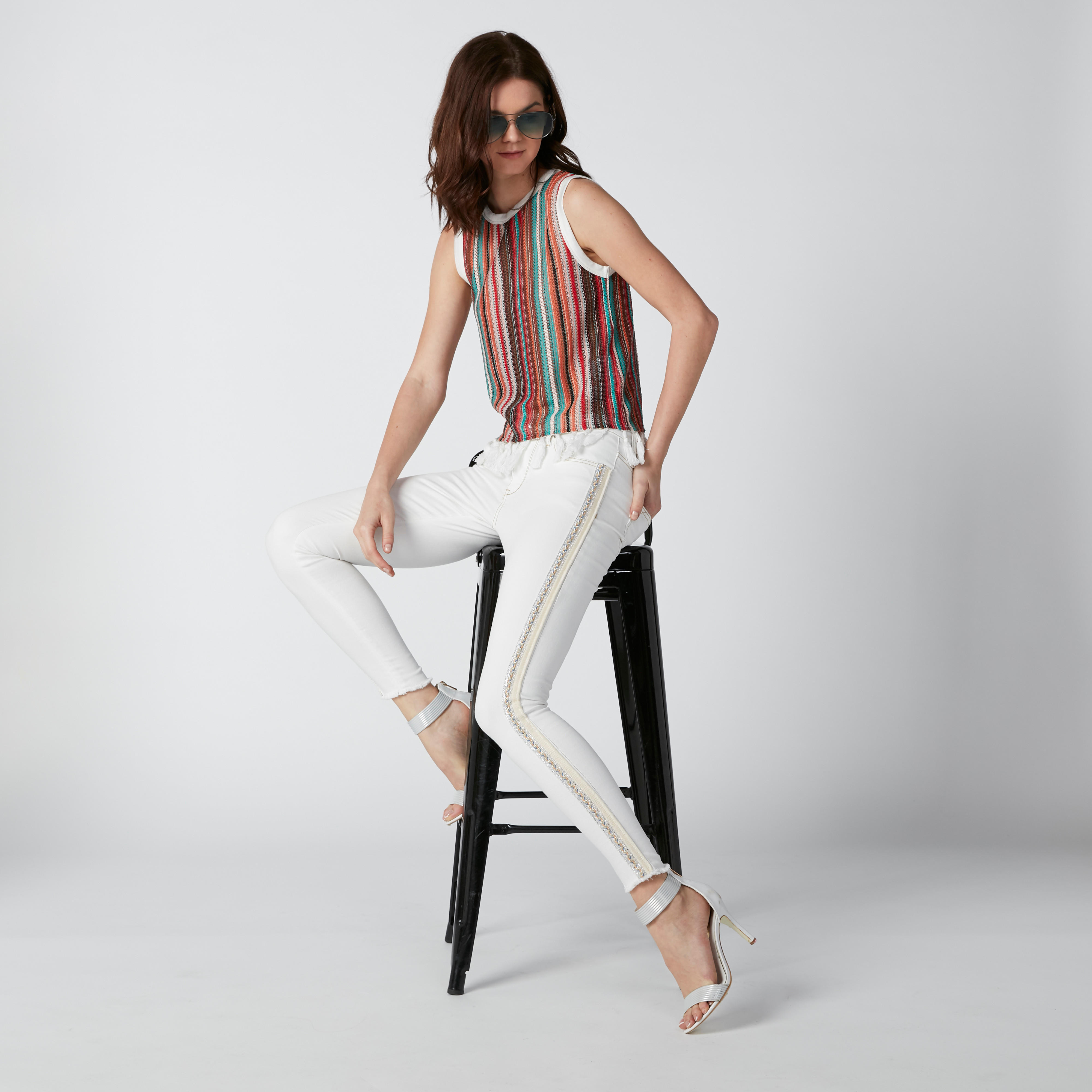 بنطلون جينز مستدام بخصر متوسط الارتفاع وحلقات للحزام وشريطة-women-clothing-bottoms-jeans-image-1