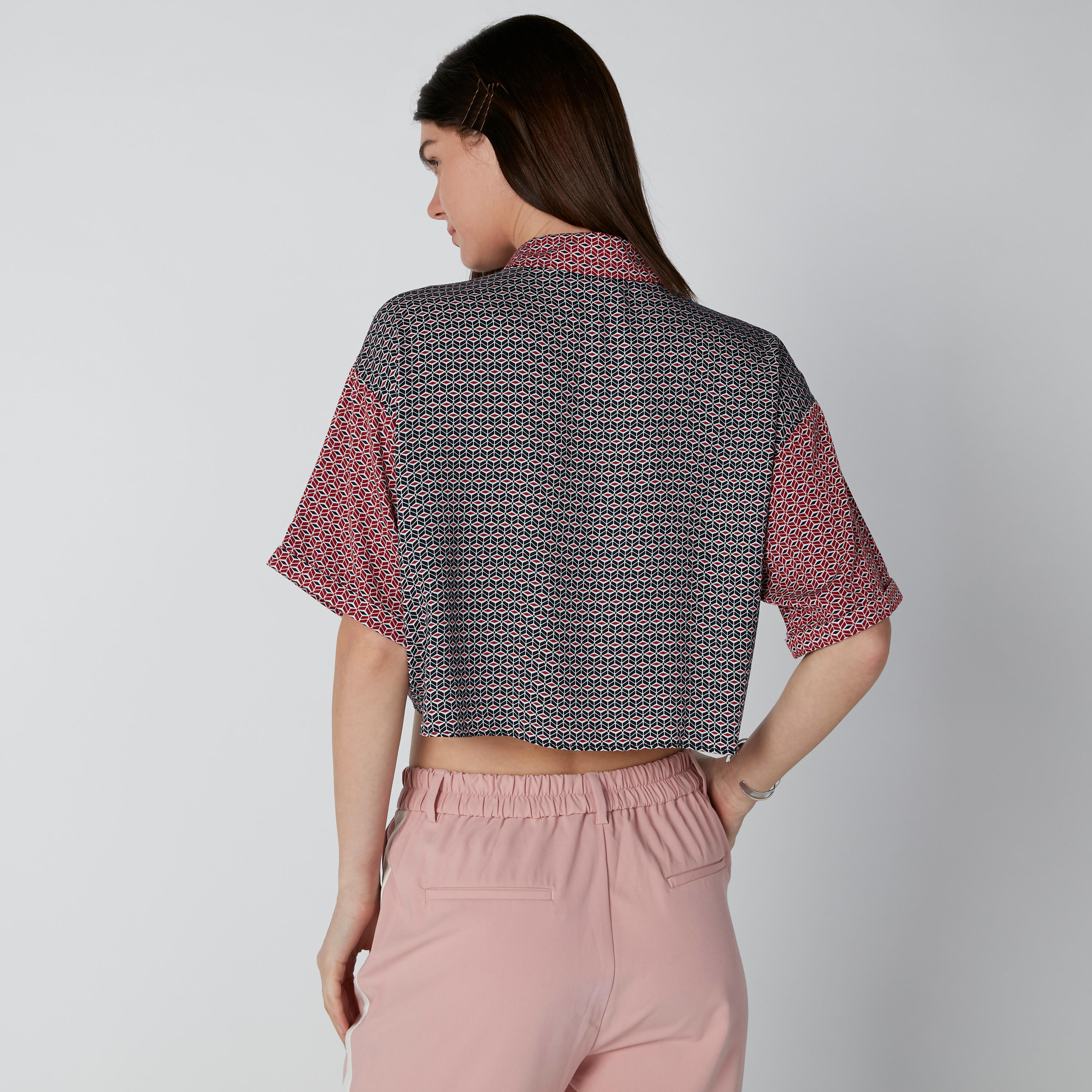 قميص قصير بتفاصيل معقودة وطبعات من لي كوبر-women-clothing-shirtsandblouses-shirts-image-2