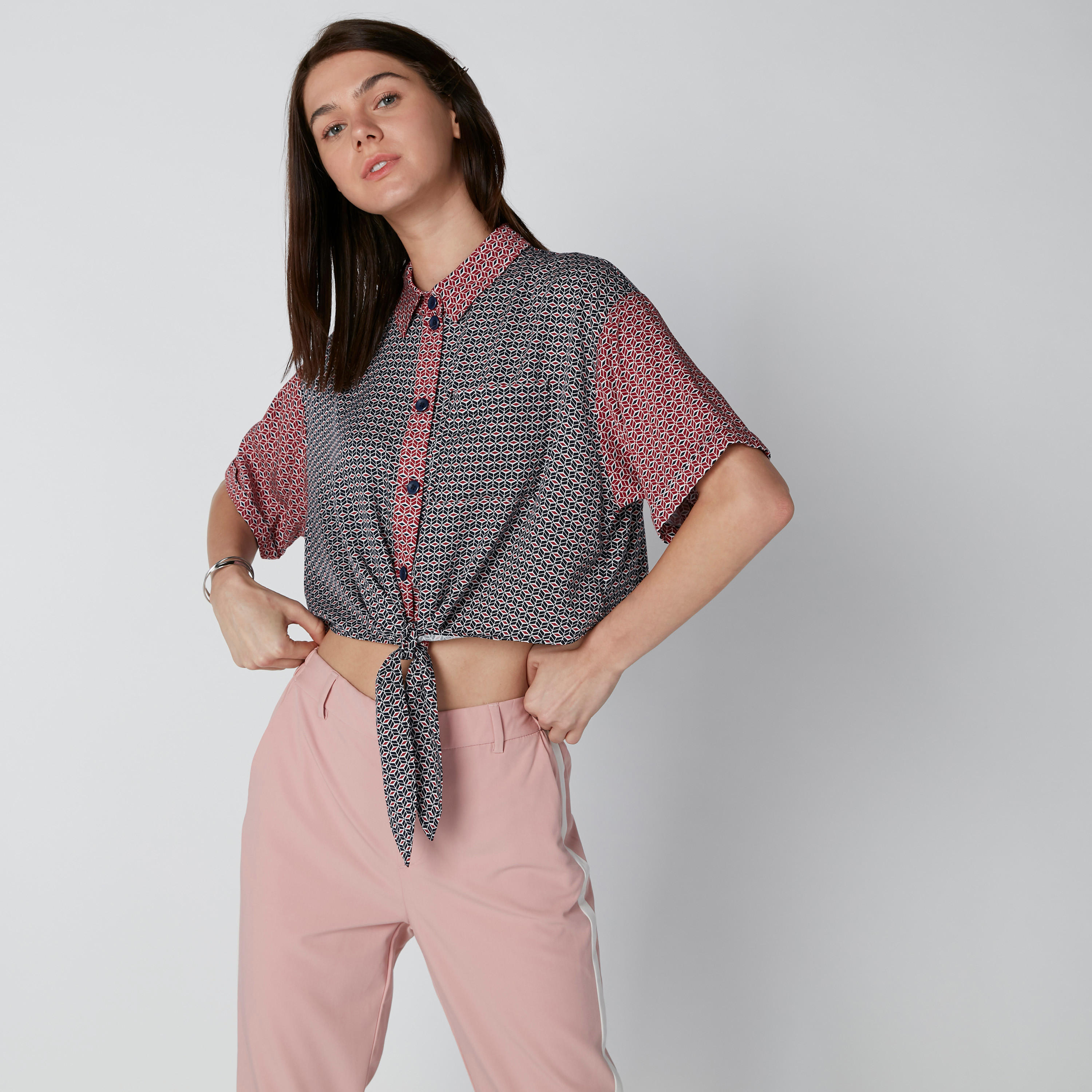 قميص قصير بتفاصيل معقودة وطبعات من لي كوبر-women-clothing-shirtsandblouses-shirts-image-3