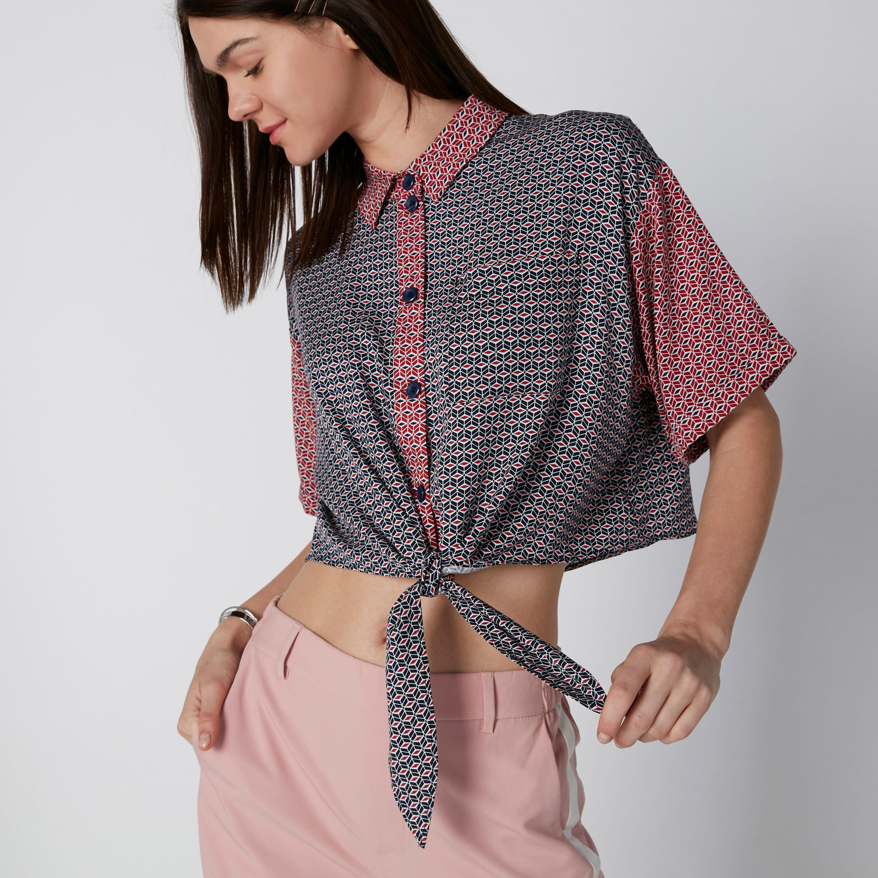 قميص قصير بتفاصيل معقودة وطبعات من لي كوبر-women-clothing-shirtsandblouses-shirts-image-5
