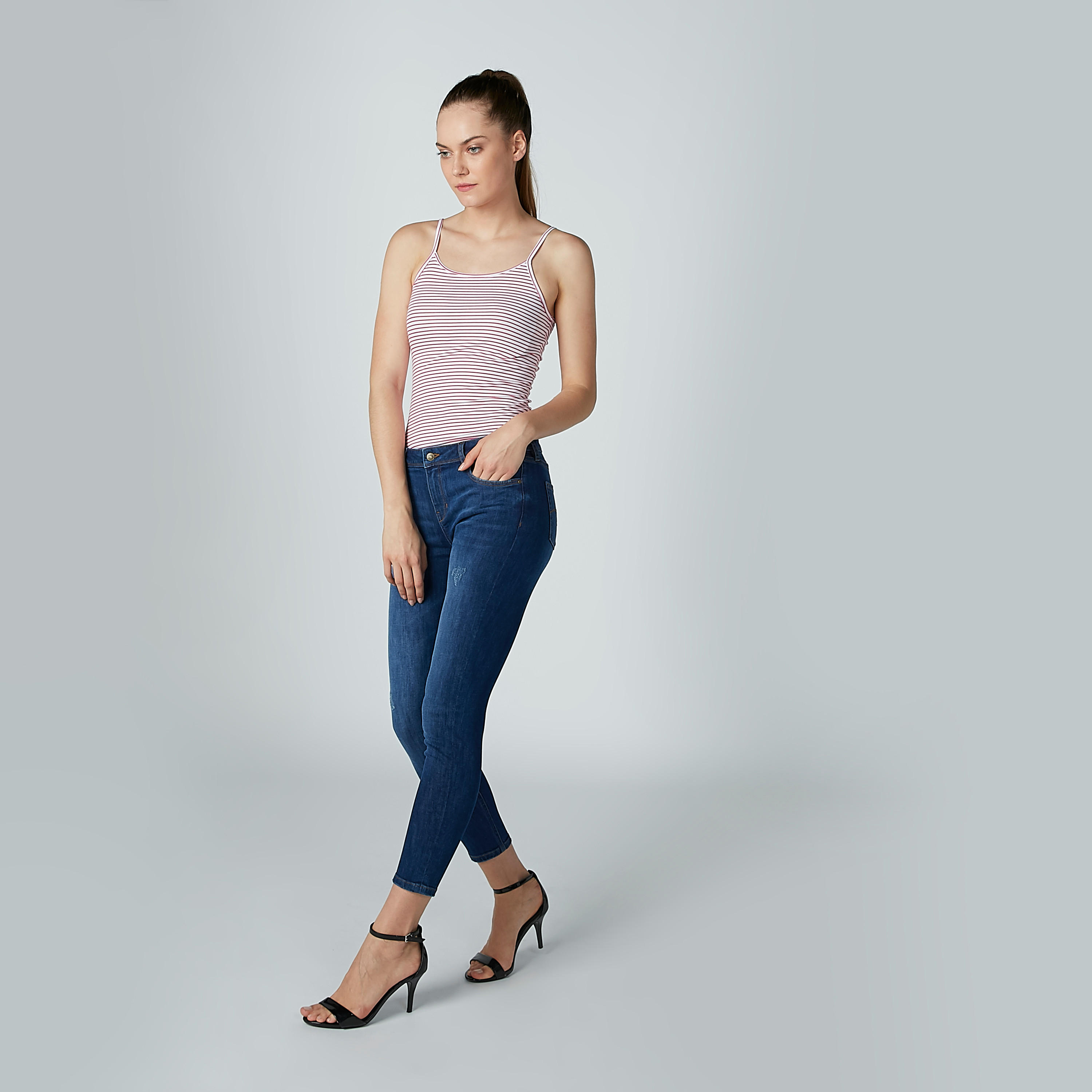 بنطال جينز سادة بجيوب من لي كوبر-women-clothing-bottoms-jeans-image-1