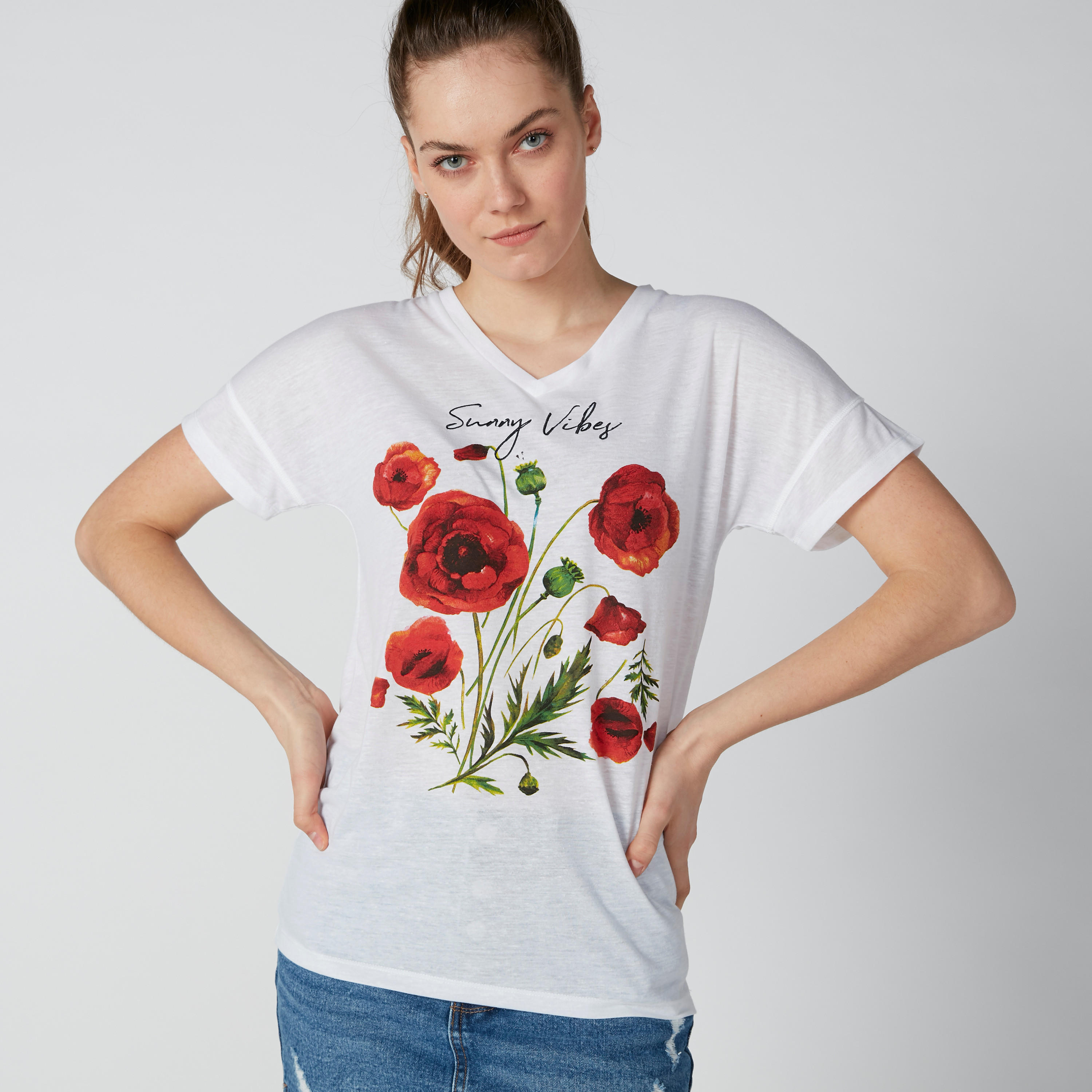 تيشيرت مستدام بياقة V وأكتاف منسدلة وطبعات -women-clothing-tshirts-image-1