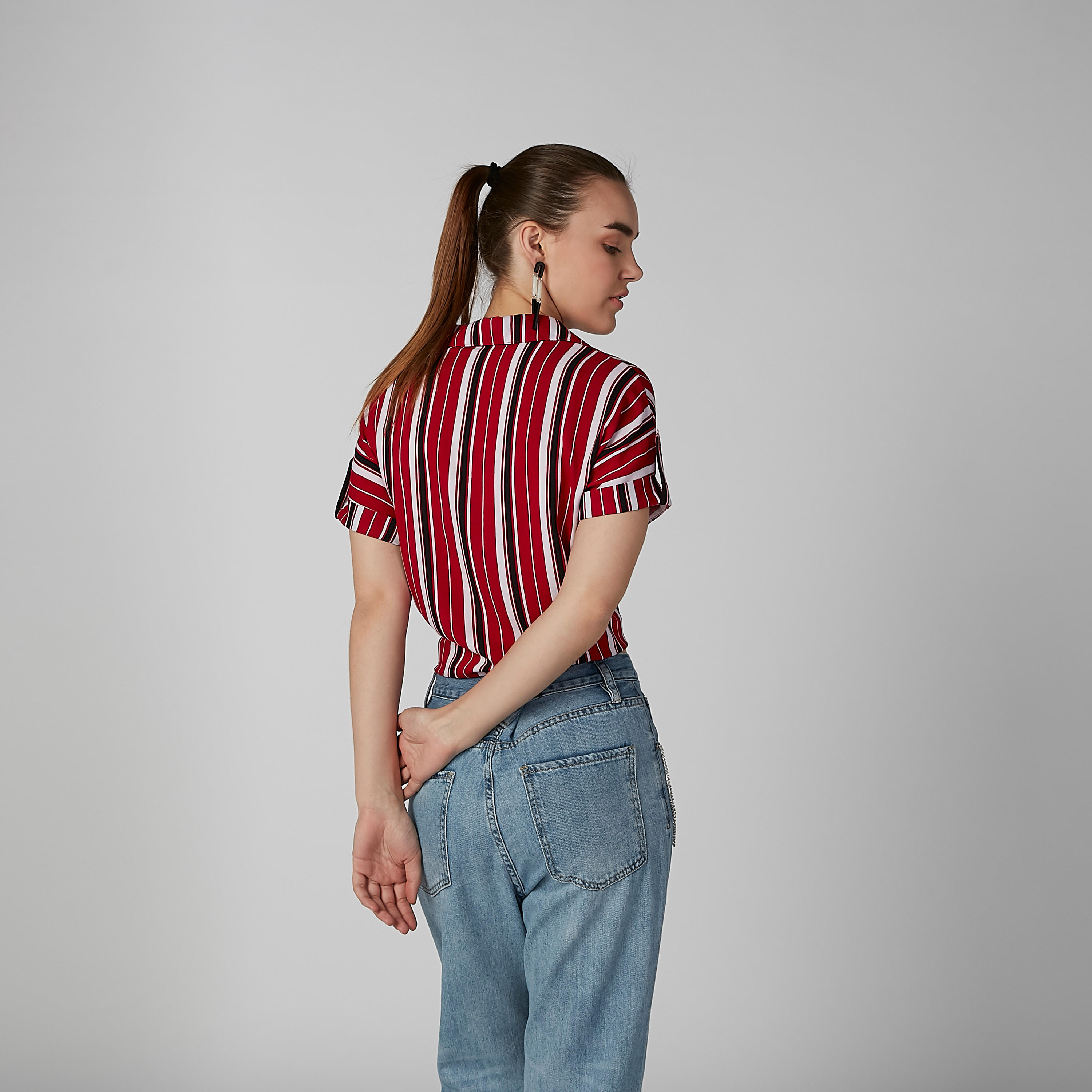 قميص مقلّم برباط وجيب على الصدر من لي كوبر-women-clothing-shirtsandblouses-shirts-image-3