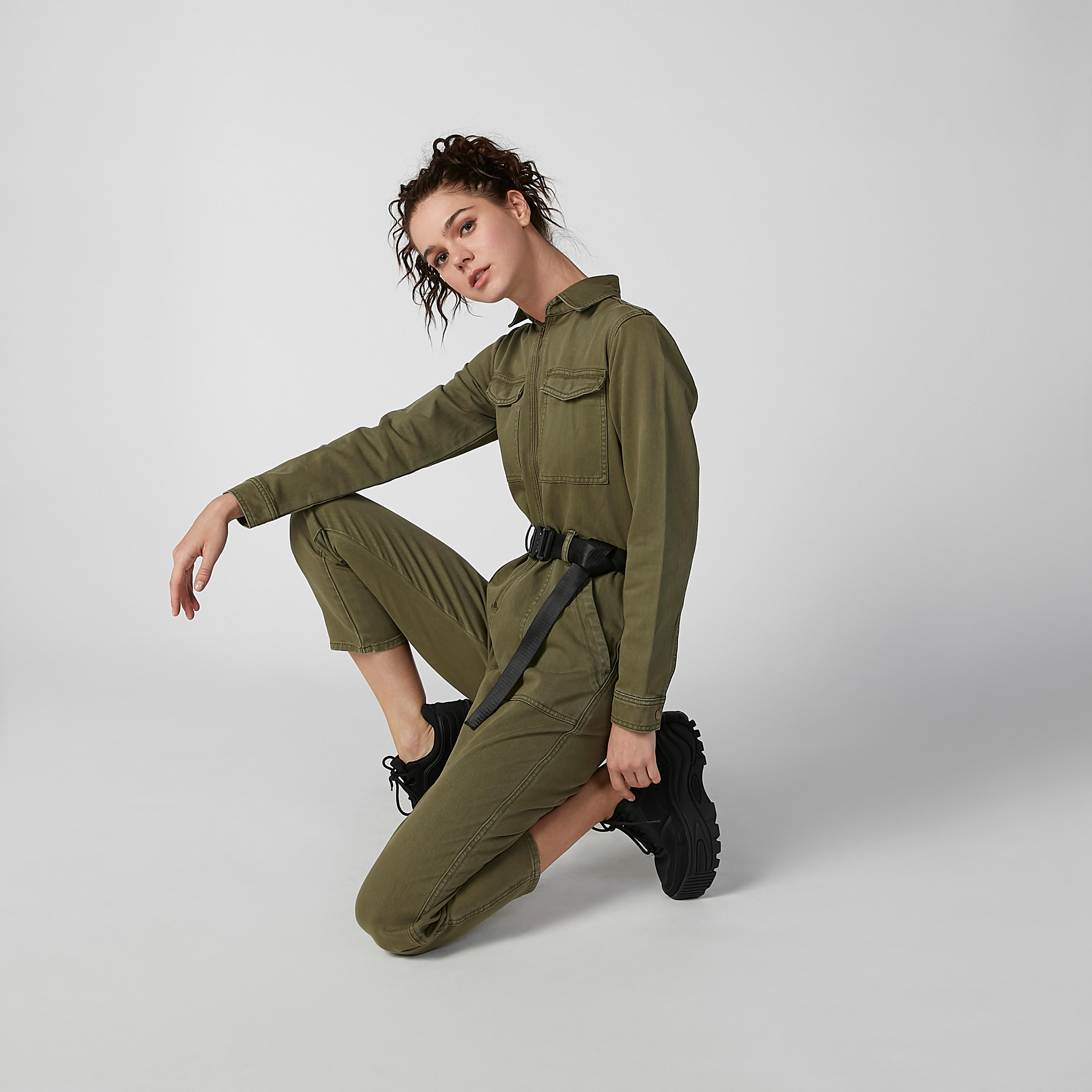 أفرول سادة بسحّاب إغلاق وأربطة من لي كوبر-women-clothing-jumpsuits-image-1