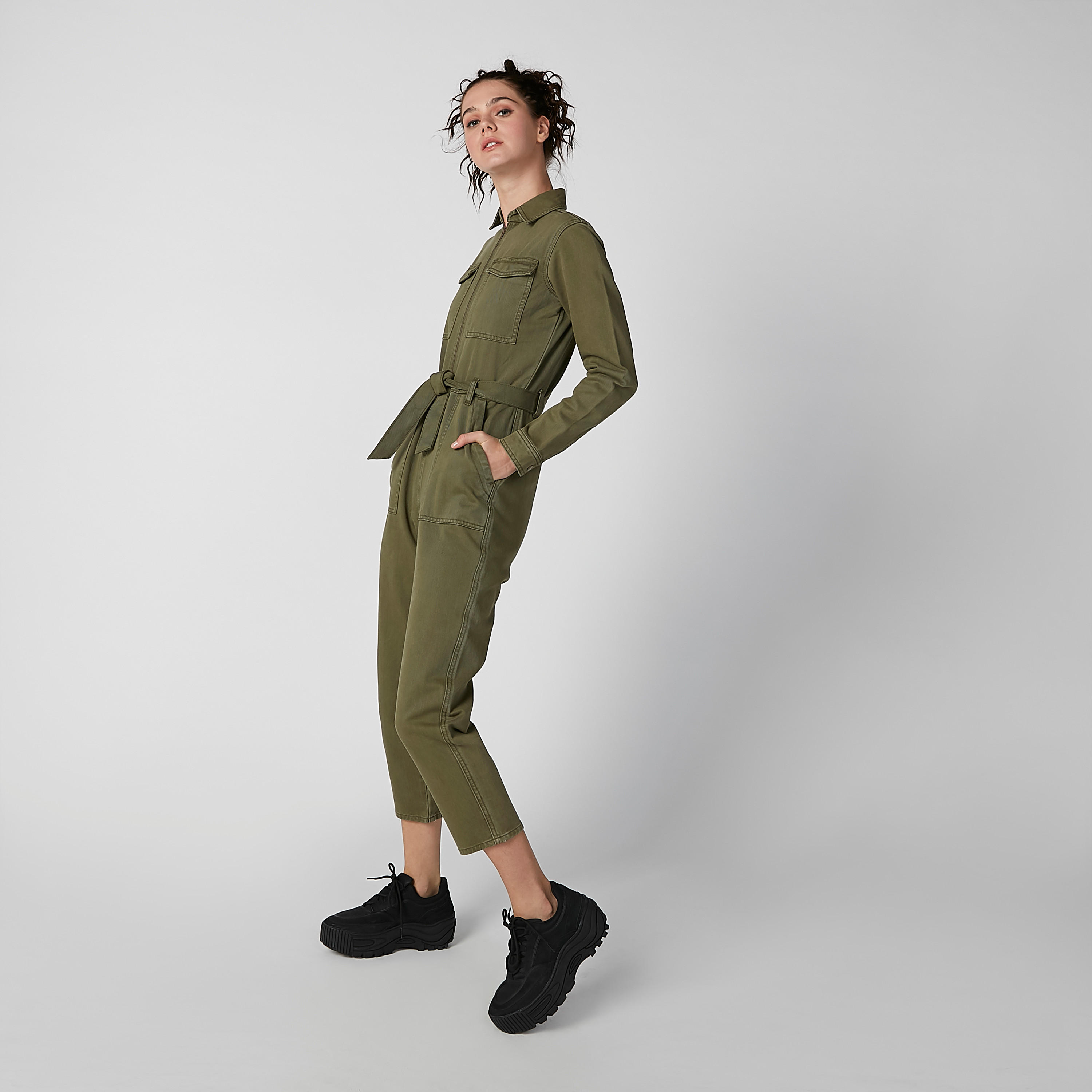 أفرول سادة بسحّاب إغلاق وأربطة من لي كوبر-women-clothing-jumpsuits-image-4