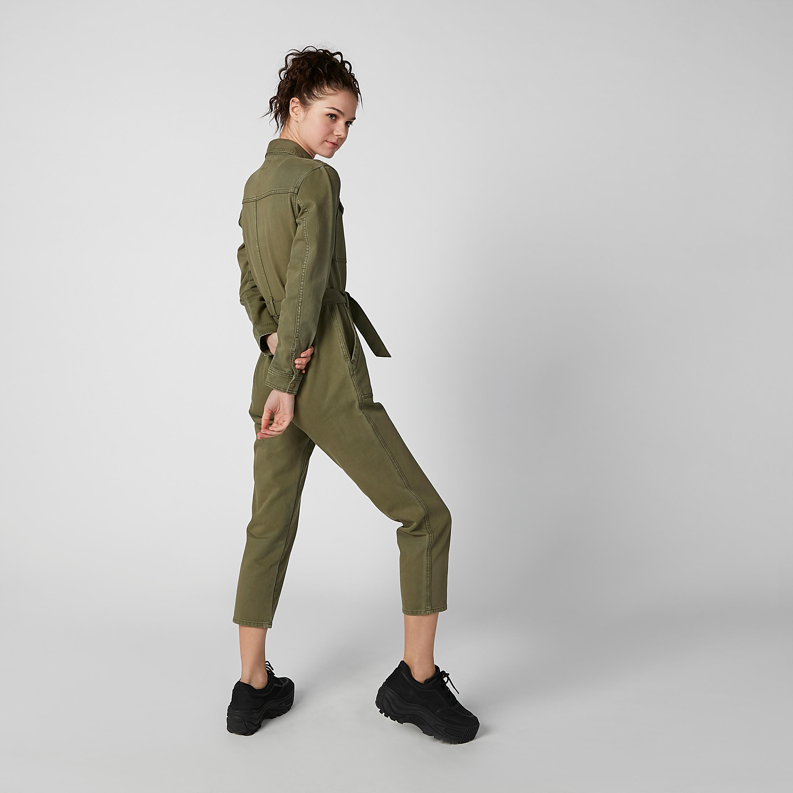 أفرول سادة بسحّاب إغلاق وأربطة من لي كوبر-women-clothing-jumpsuits-image-5
