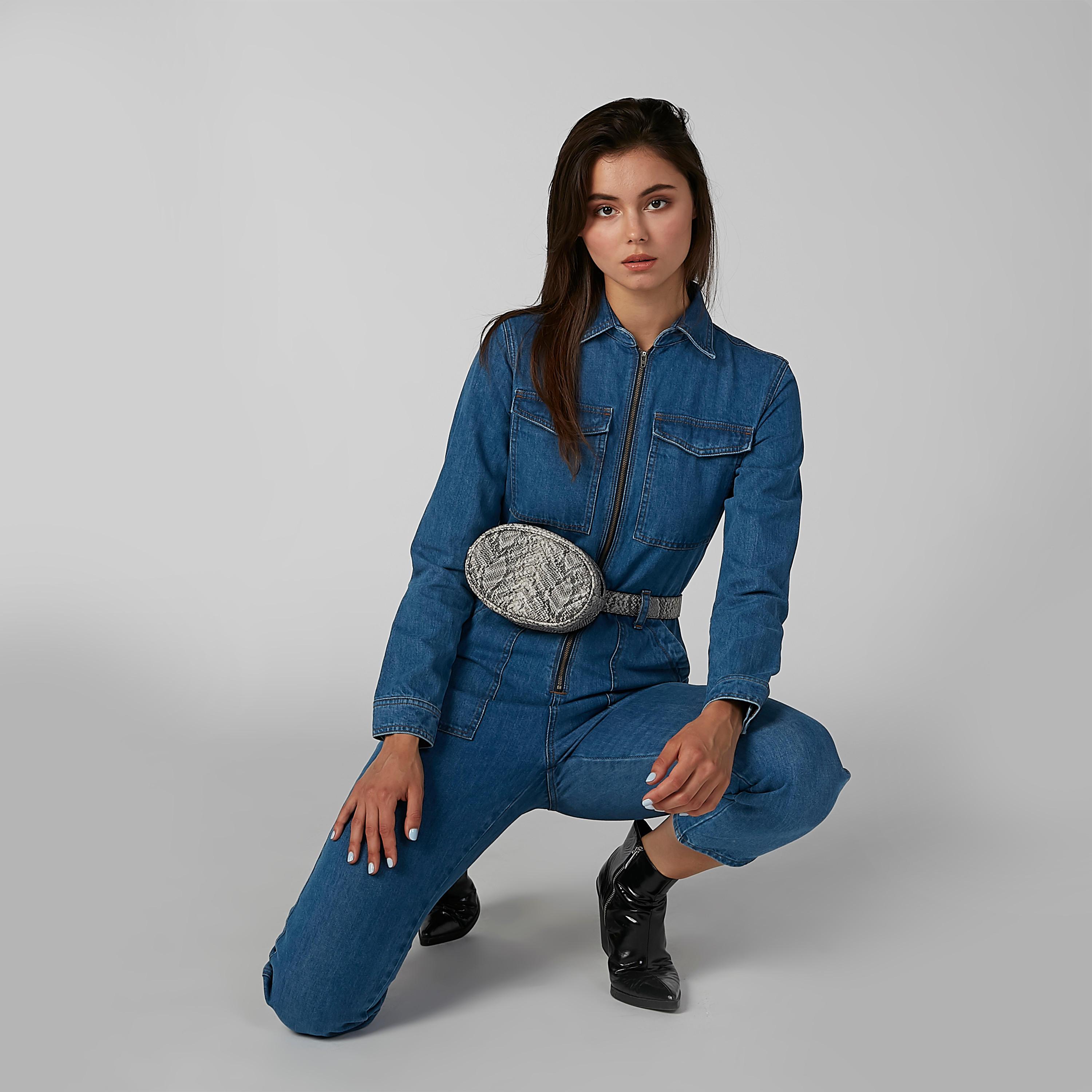 أفرول دينم بجيوب وأربطة من لي كوبر-women-clothing-jumpsuits-image-1