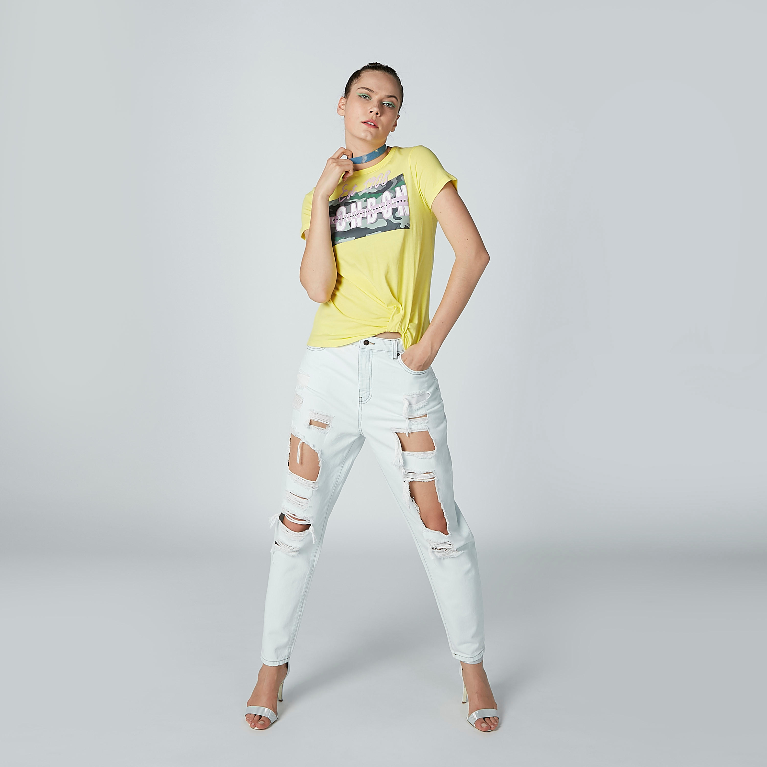 تيشيرت بياقة مستديرة وأكمام قصيرة وطبعات من لي كوبر-women-clothing-tshirts-image-1