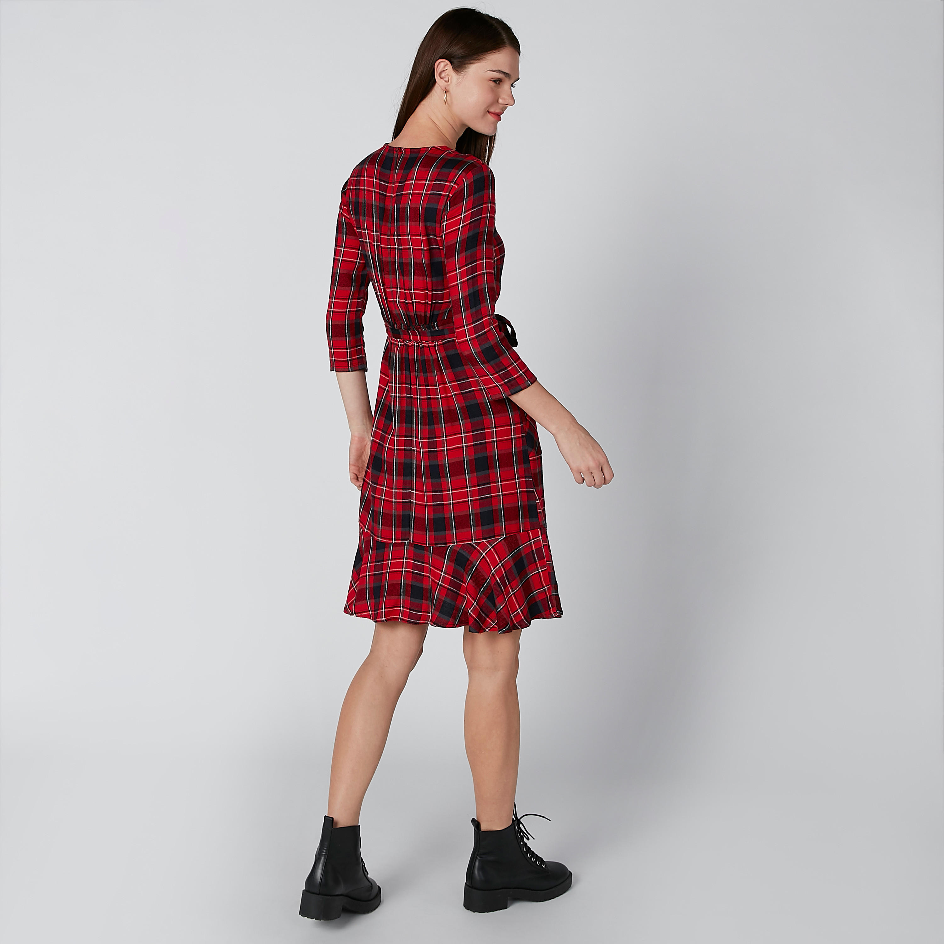 فستان كاروهات إيه لاين متوسط الطول بأربطة وجيوب من لي كوبر-women-clothing-dresses-image-2
