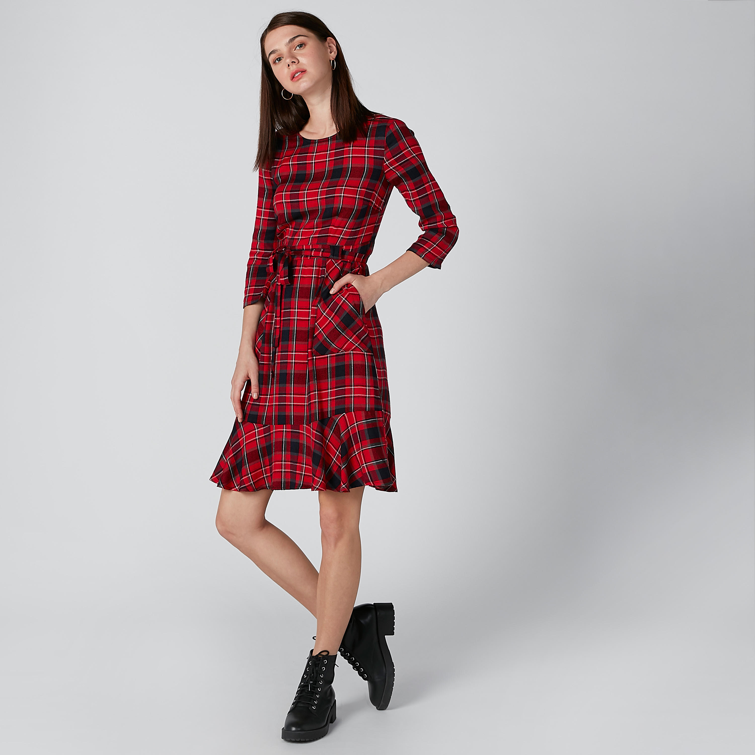 فستان كاروهات إيه لاين متوسط الطول بأربطة وجيوب من لي كوبر-women-clothing-dresses-image-3