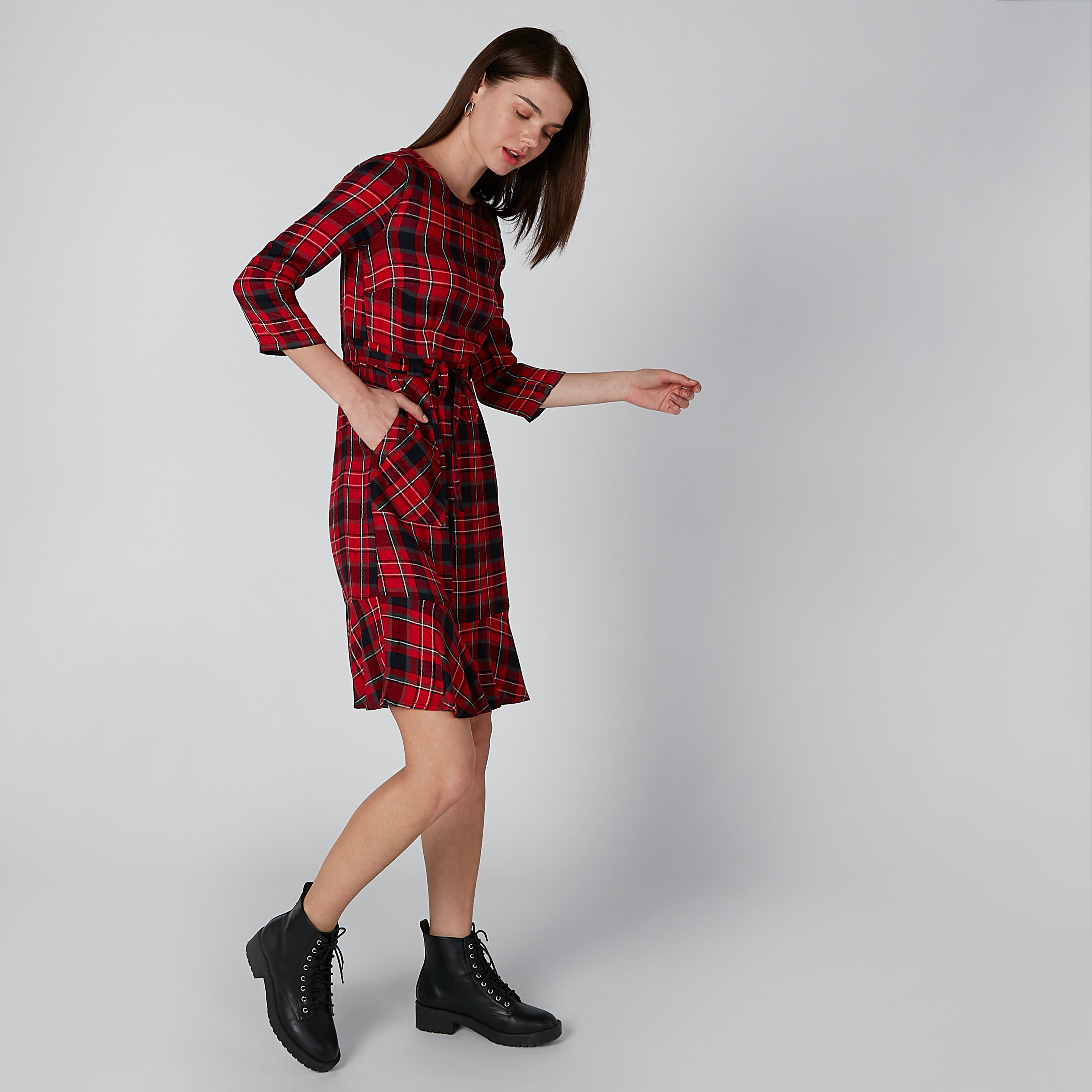 فستان كاروهات إيه لاين متوسط الطول بأربطة وجيوب من لي كوبر-women-clothing-dresses-image-4