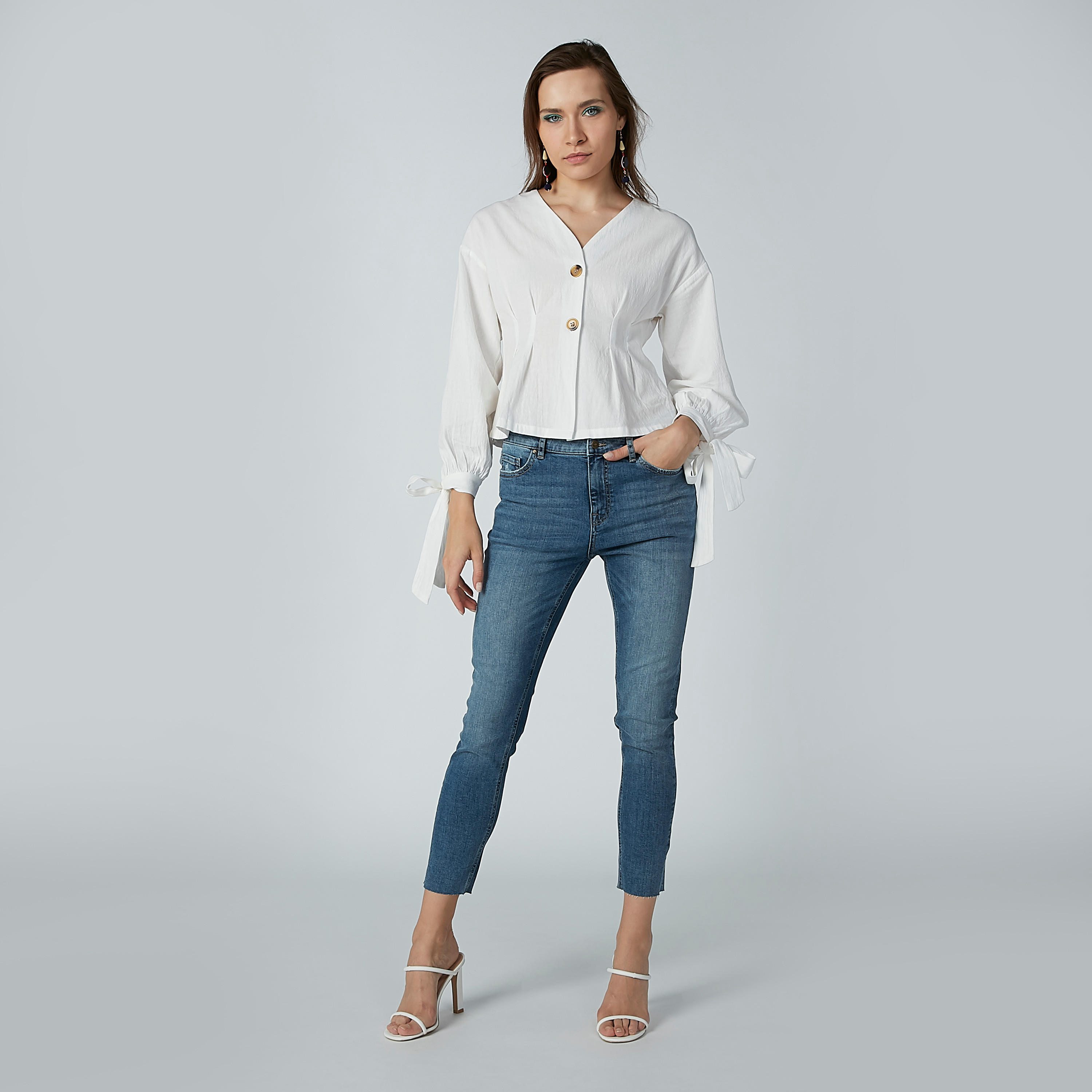 بنطال جينز قصير بجيوب من لي كوبر-women-clothing-bottoms-jeans-image-2