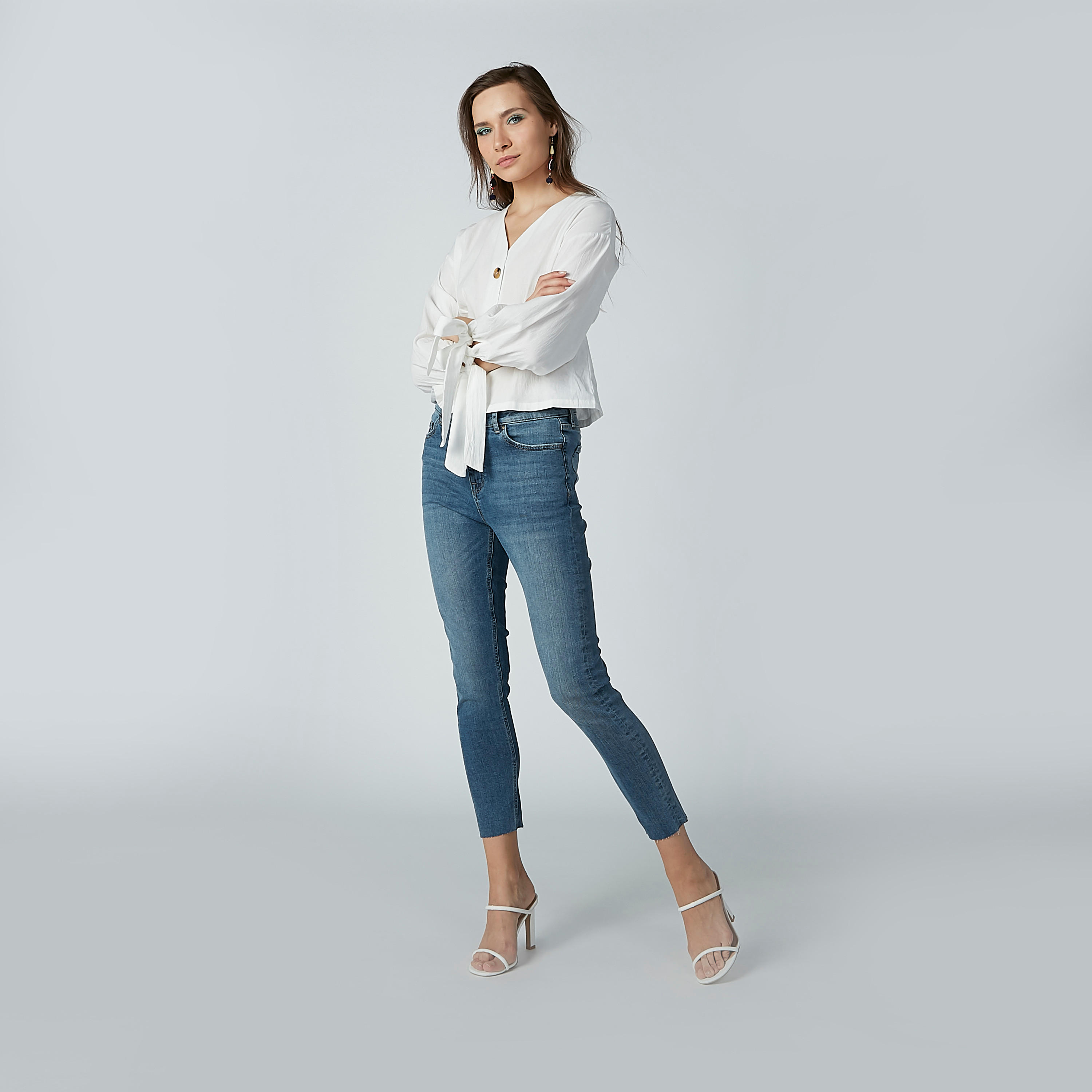 بنطال جينز قصير بجيوب من لي كوبر-women-clothing-bottoms-jeans-image-5