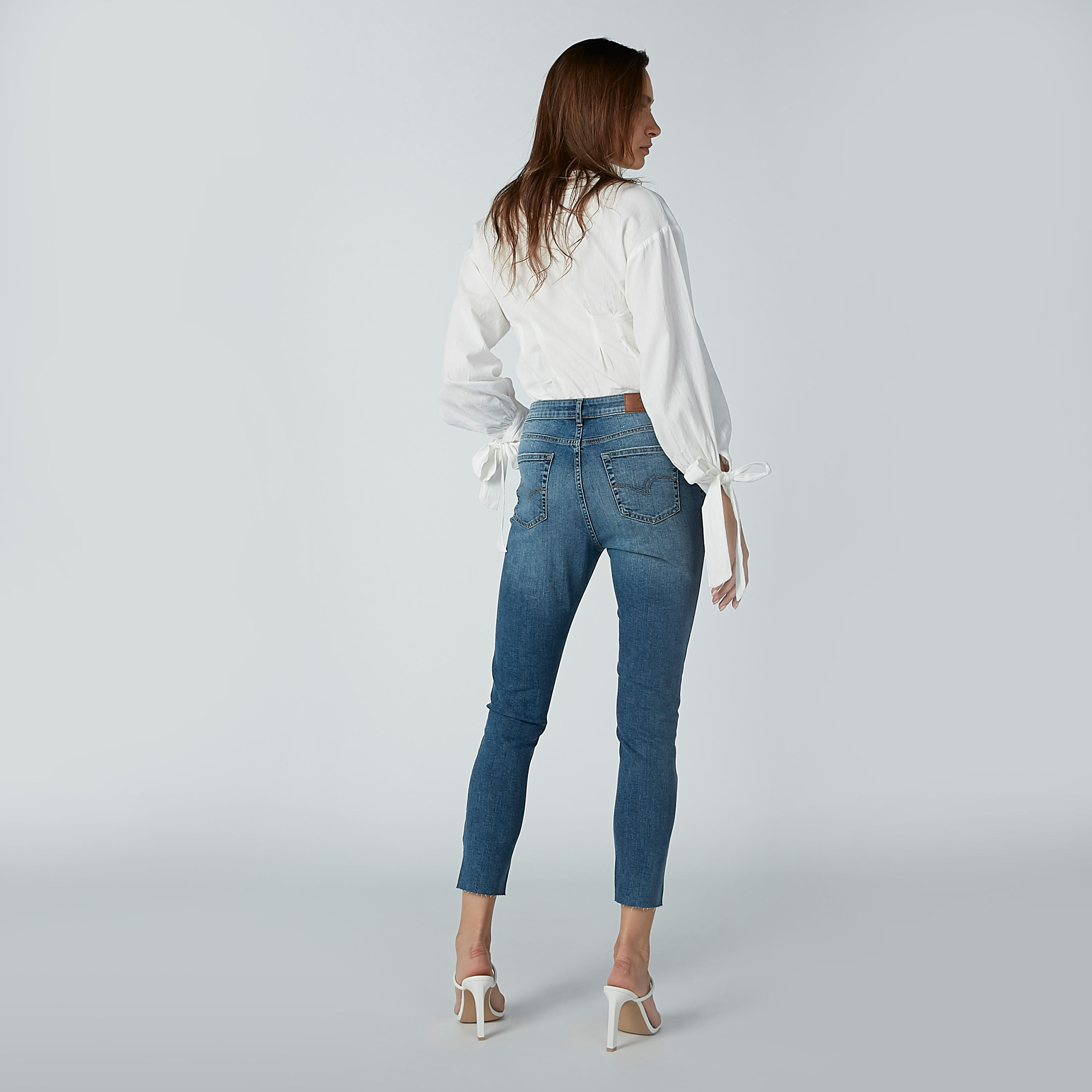 بنطال جينز قصير بجيوب من لي كوبر-women-clothing-bottoms-jeans-image-6