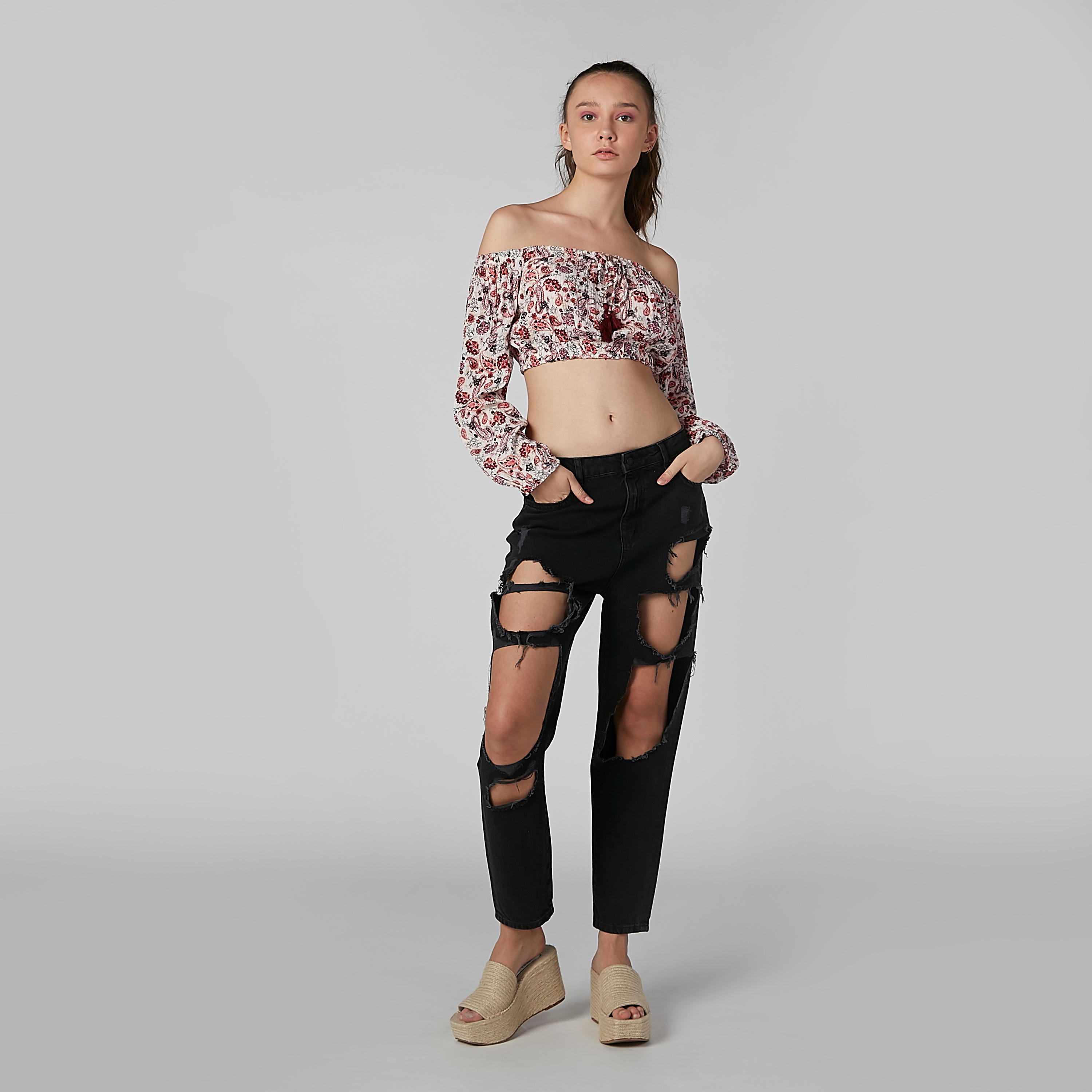بنطال جينز ممزّق بجيوب وحلقات للحزام من لي كوبر-women-clothing-bottoms-jeans-image-5