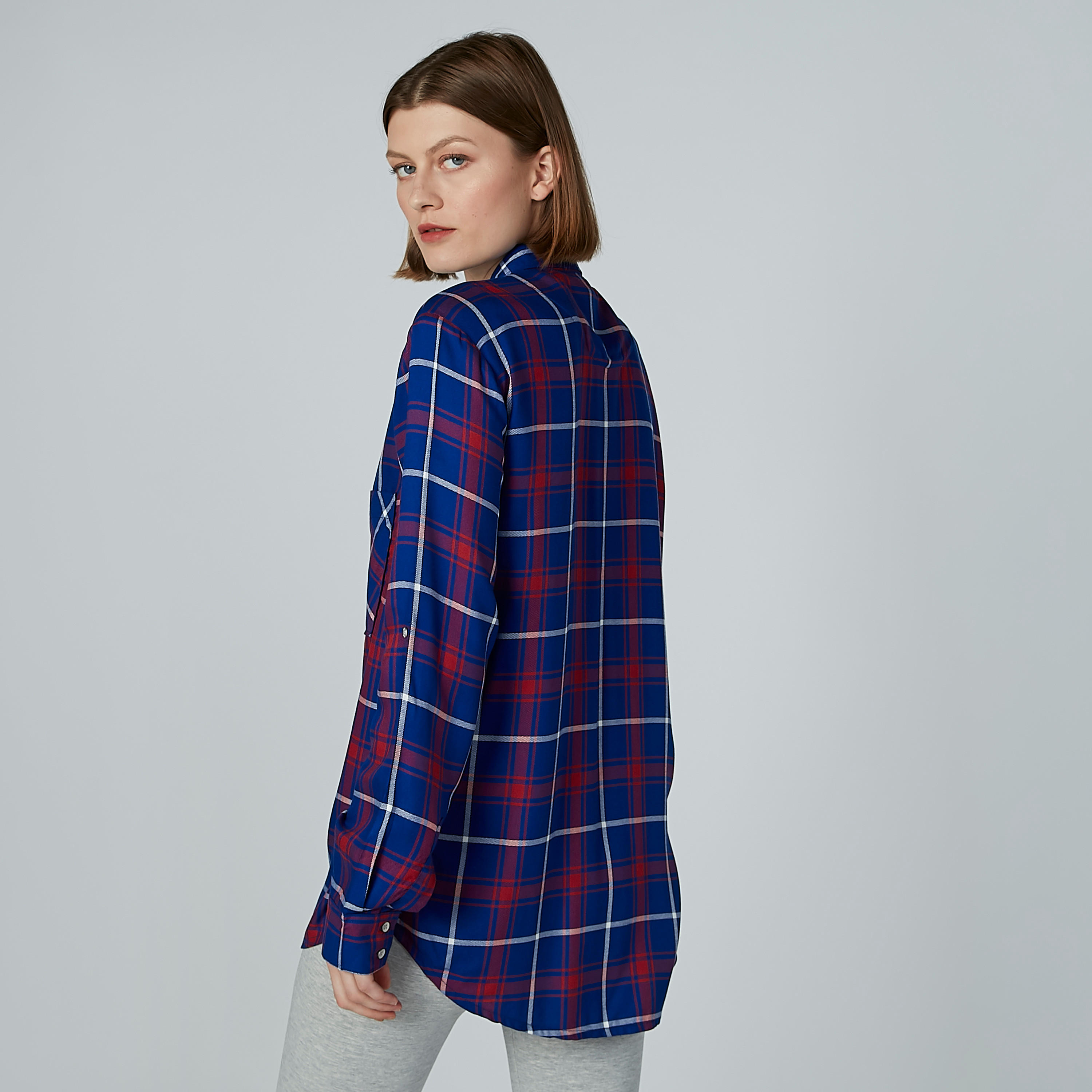 قميص كاروهات بأكمام طويلة وأزرار من لي كوبر-women-clothing-shirtsandblouses-shirts-image-3