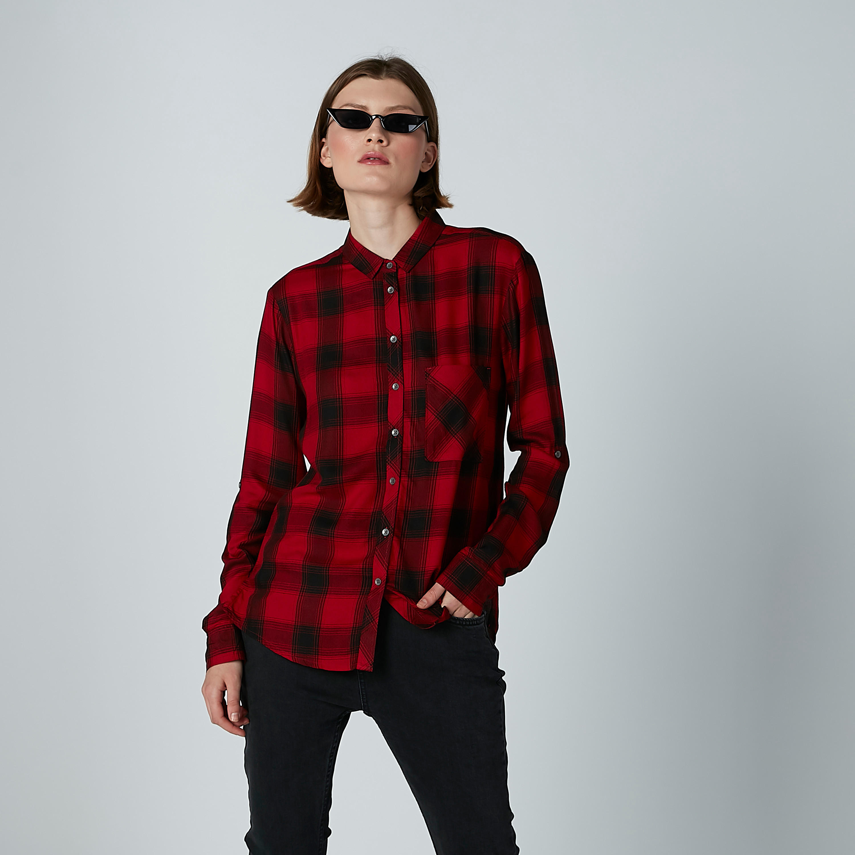 قميص كاروهات بأكمام طويلة وجيوب من لي كوبر-women-clothing-shirtsandblouses-shirts-image-1