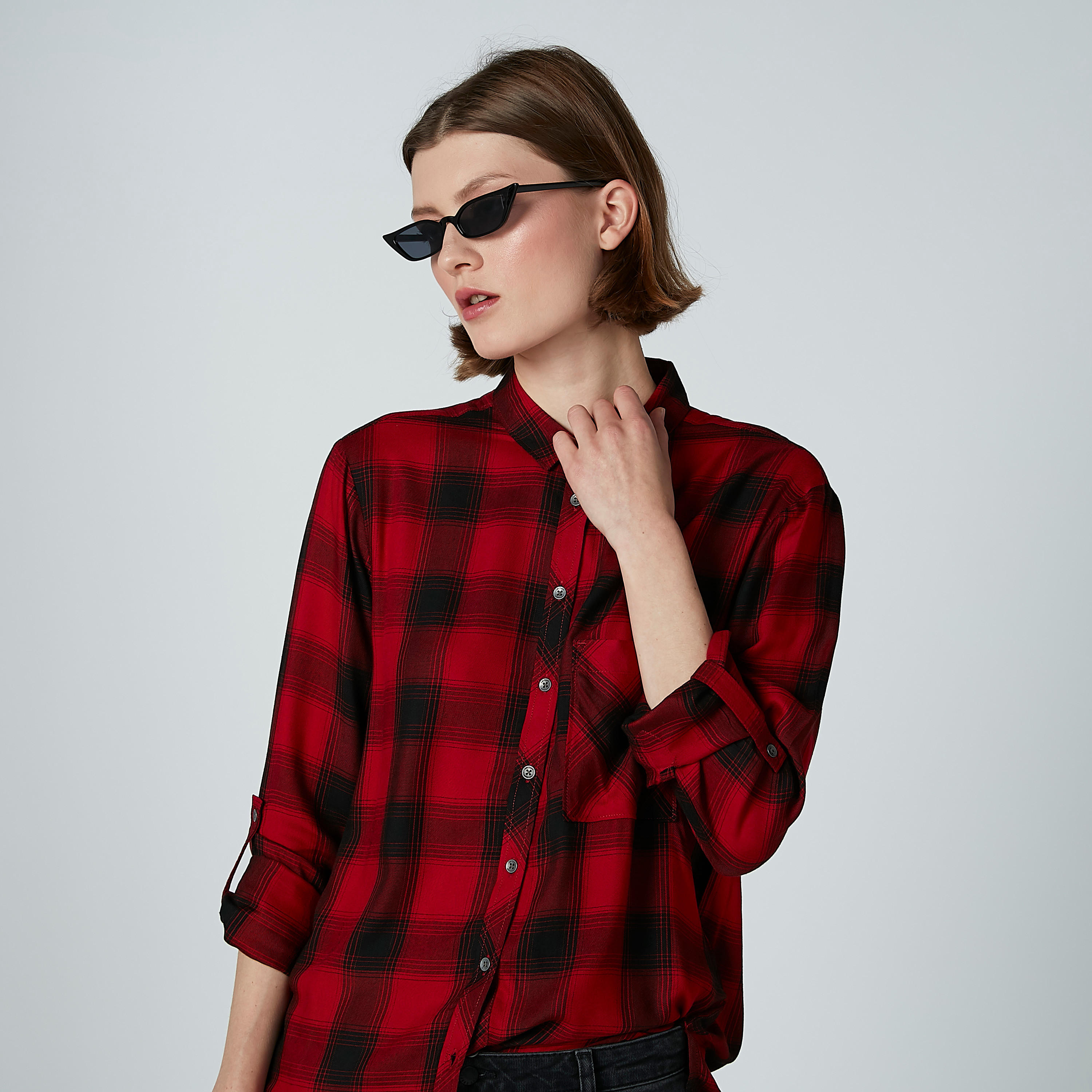 قميص كاروهات بأكمام طويلة وجيوب من لي كوبر-women-clothing-shirtsandblouses-shirts-image-2