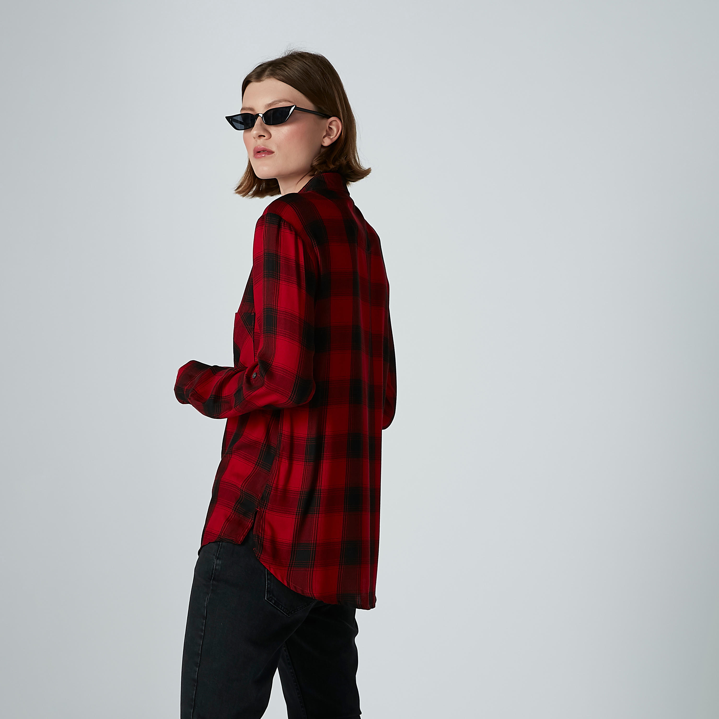 قميص كاروهات بأكمام طويلة وجيوب من لي كوبر-women-clothing-shirtsandblouses-shirts-image-4