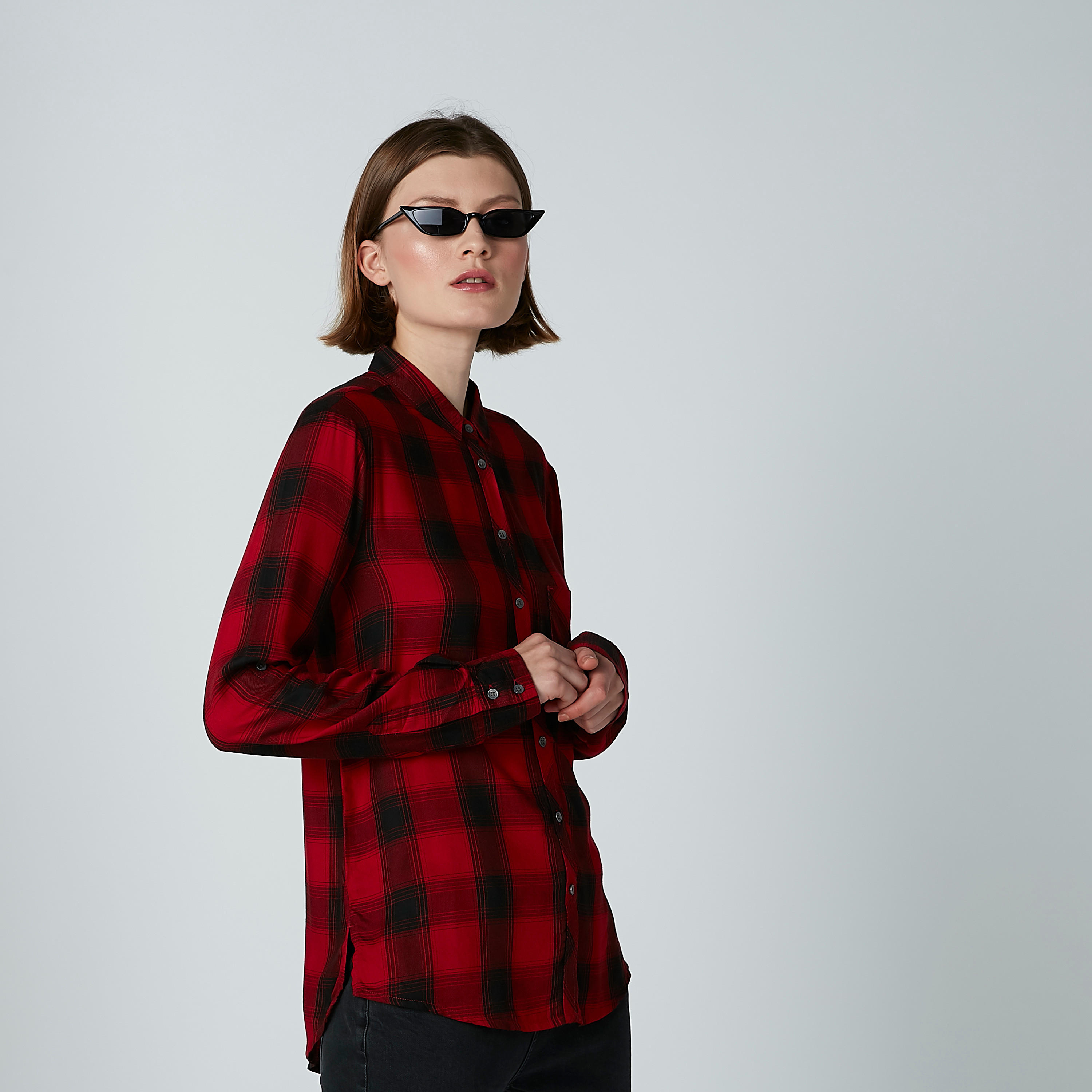 قميص كاروهات بأكمام طويلة وجيوب من لي كوبر-women-clothing-shirtsandblouses-shirts-image-5
