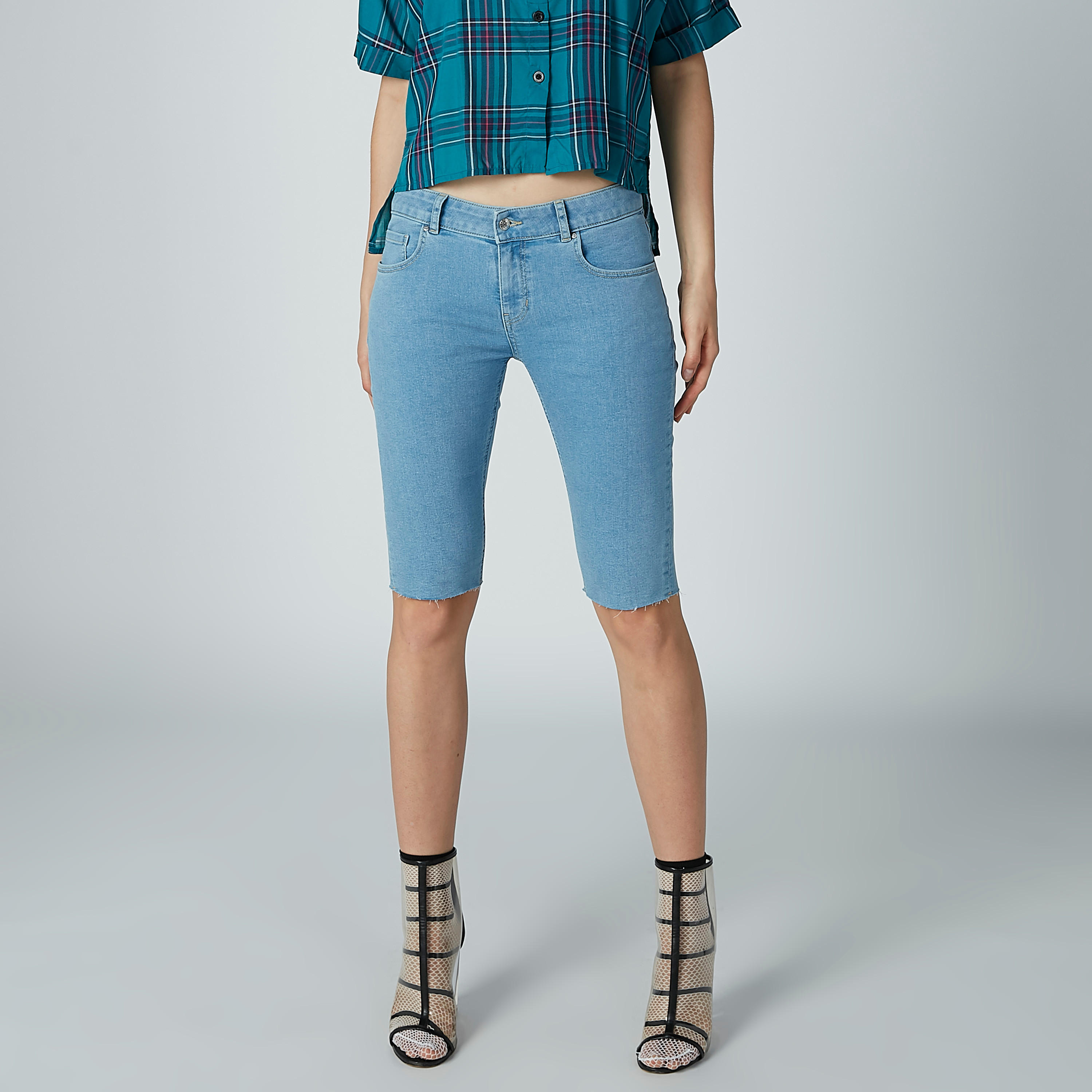 شورت دينم بجيوب من لي كوبر-women-clothing-bottoms-shorts-image-1
