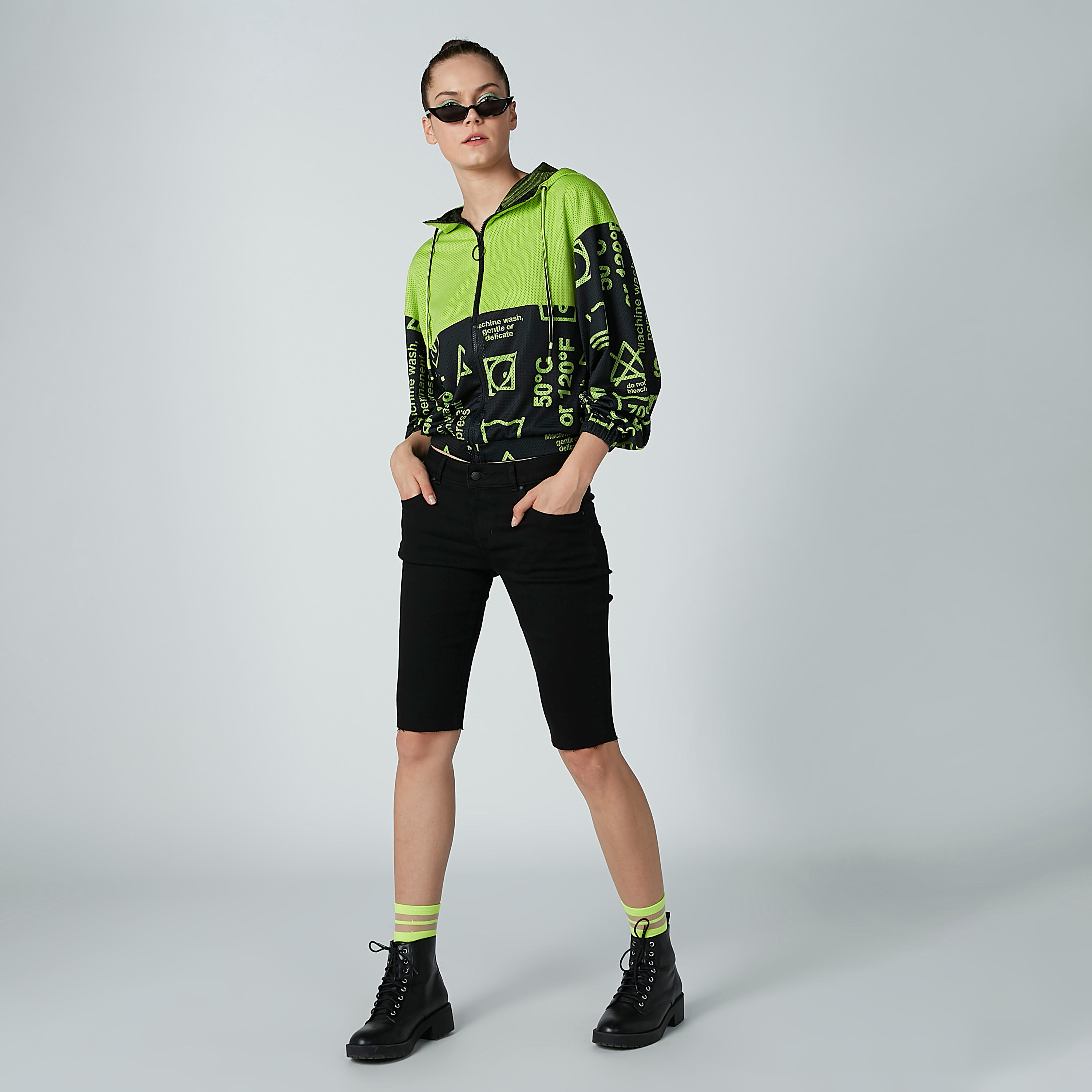 شورت دينم بجيوب من لي كوبر-women-clothing-bottoms-shorts-image-1