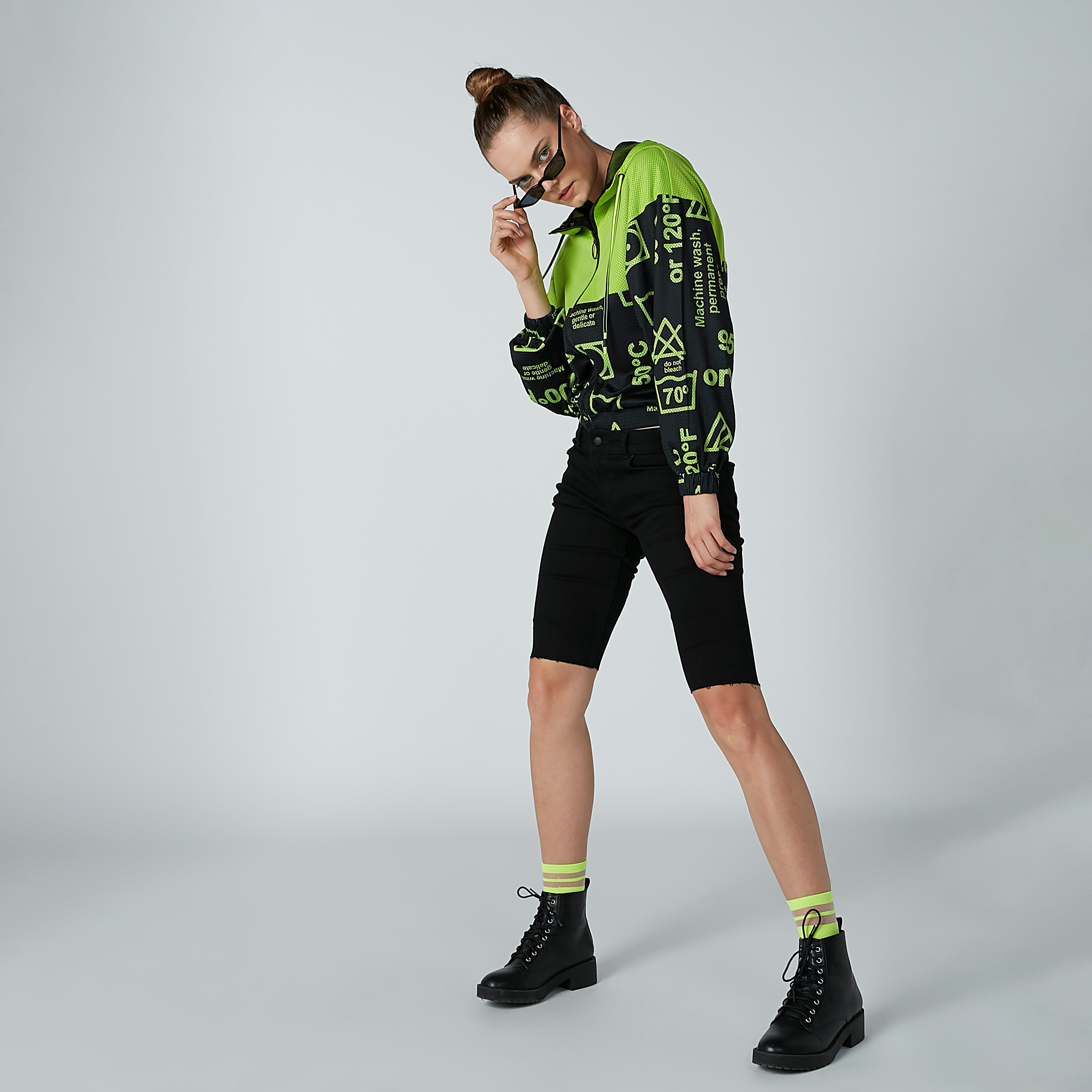 شورت دينم بجيوب من لي كوبر-women-clothing-bottoms-shorts-image-5