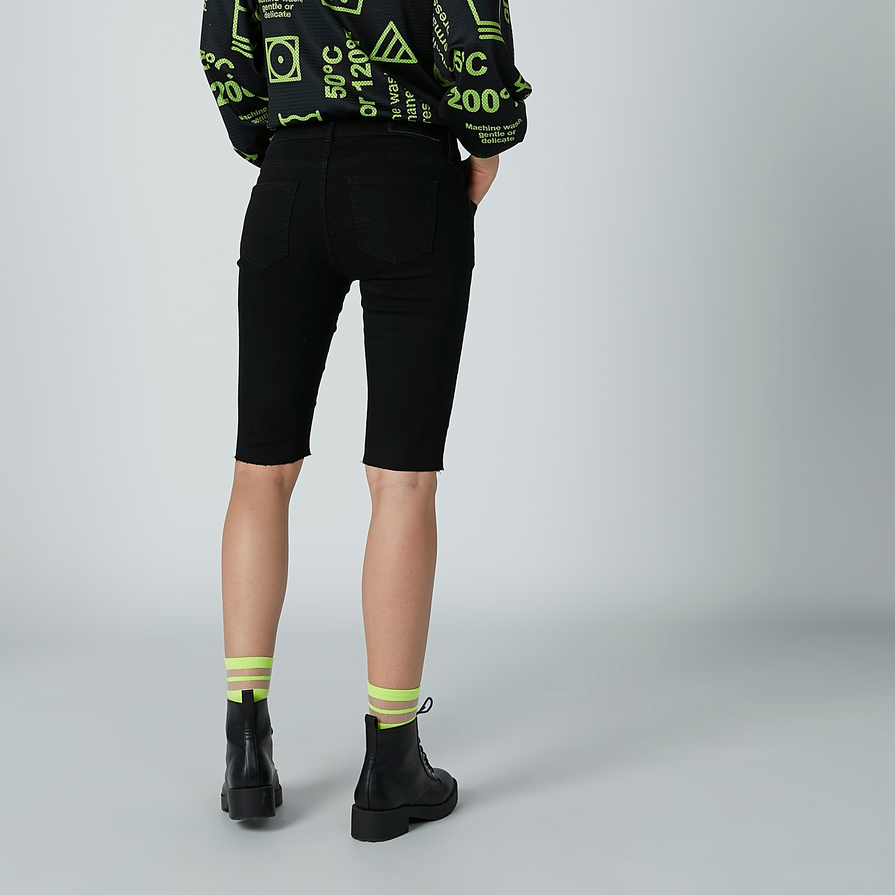 شورت دينم بجيوب من لي كوبر-women-clothing-bottoms-shorts-image-6