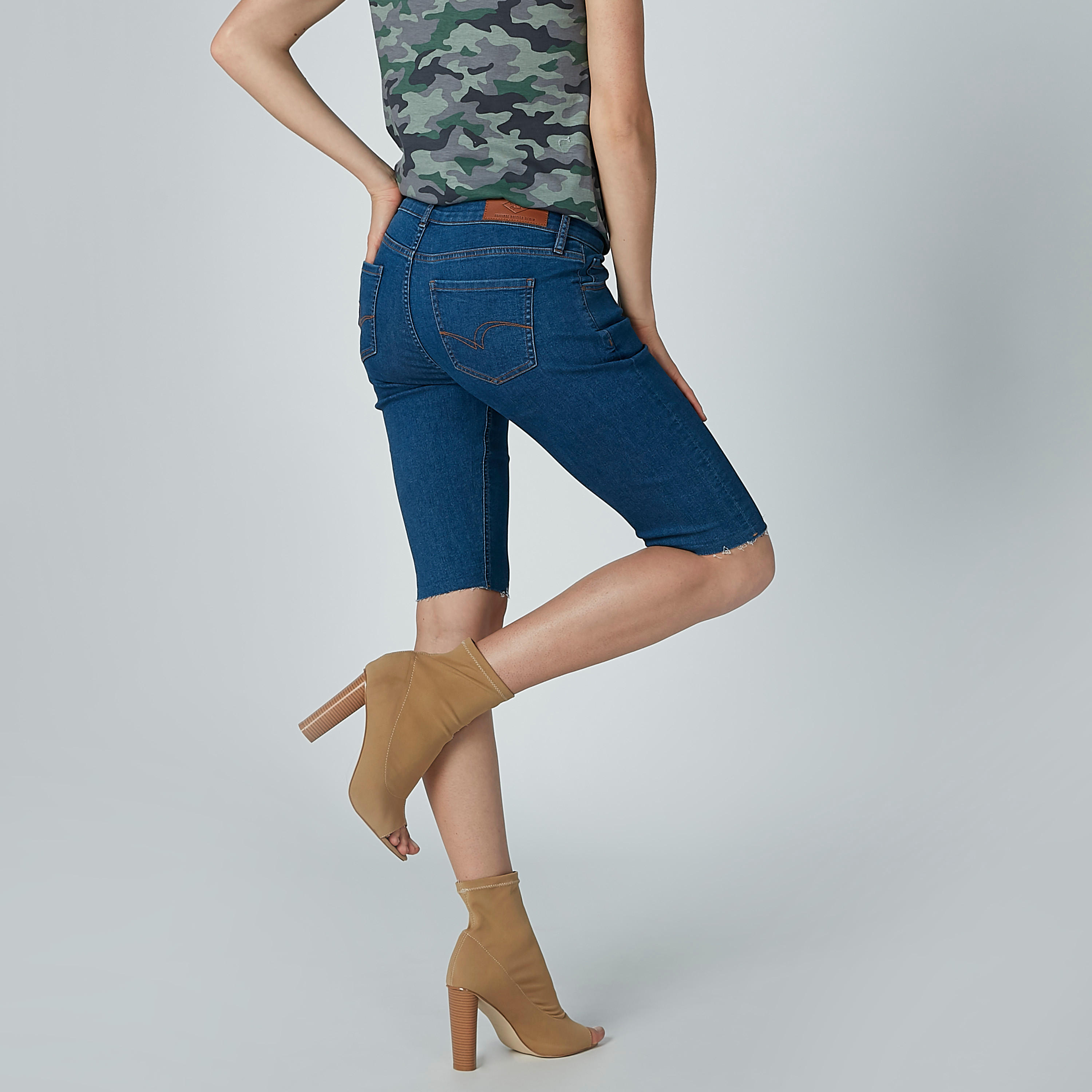 شورت دينم بجيوب من لي كوبر-women-clothing-bottoms-shorts-image-4