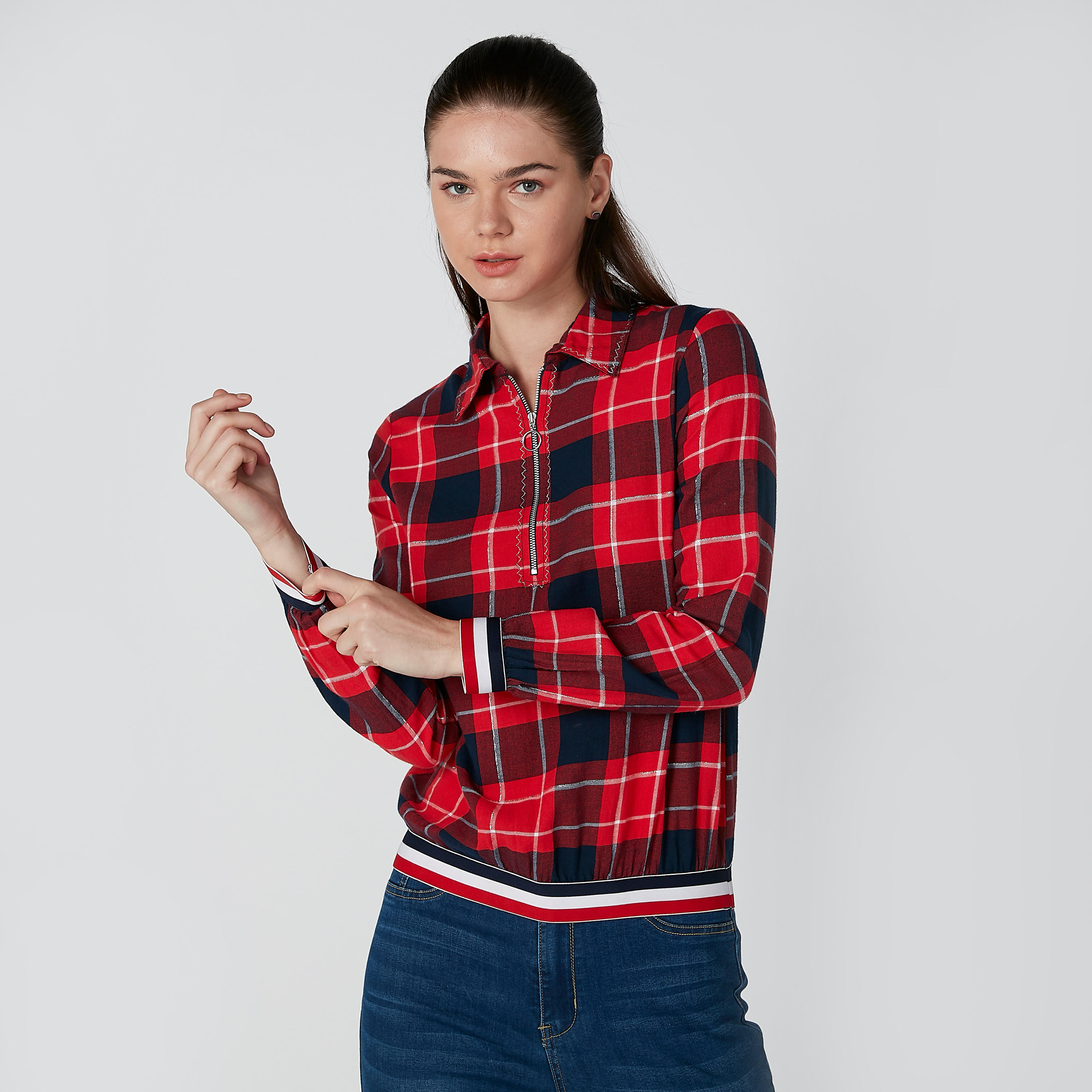 جاكيت بومبر كاروهات بسحّاب من لي كوبر-women-winterwear-coatsandjackets-jackets-image-1
