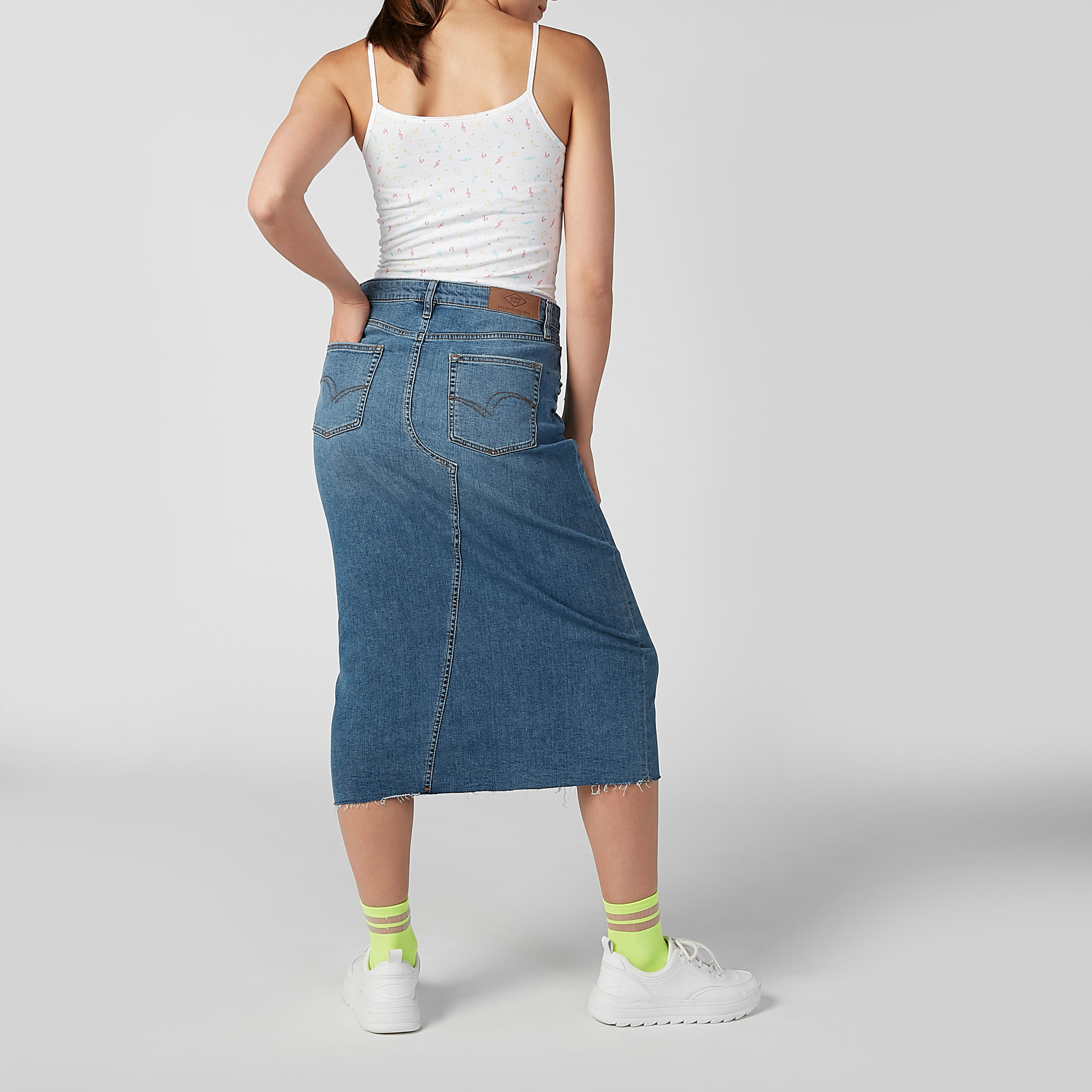 تنورة مستدامة دينم بخصر متوسط الارتفاع وحوّاف مهدّبة-women-clothing-bottoms-skirts-image-5