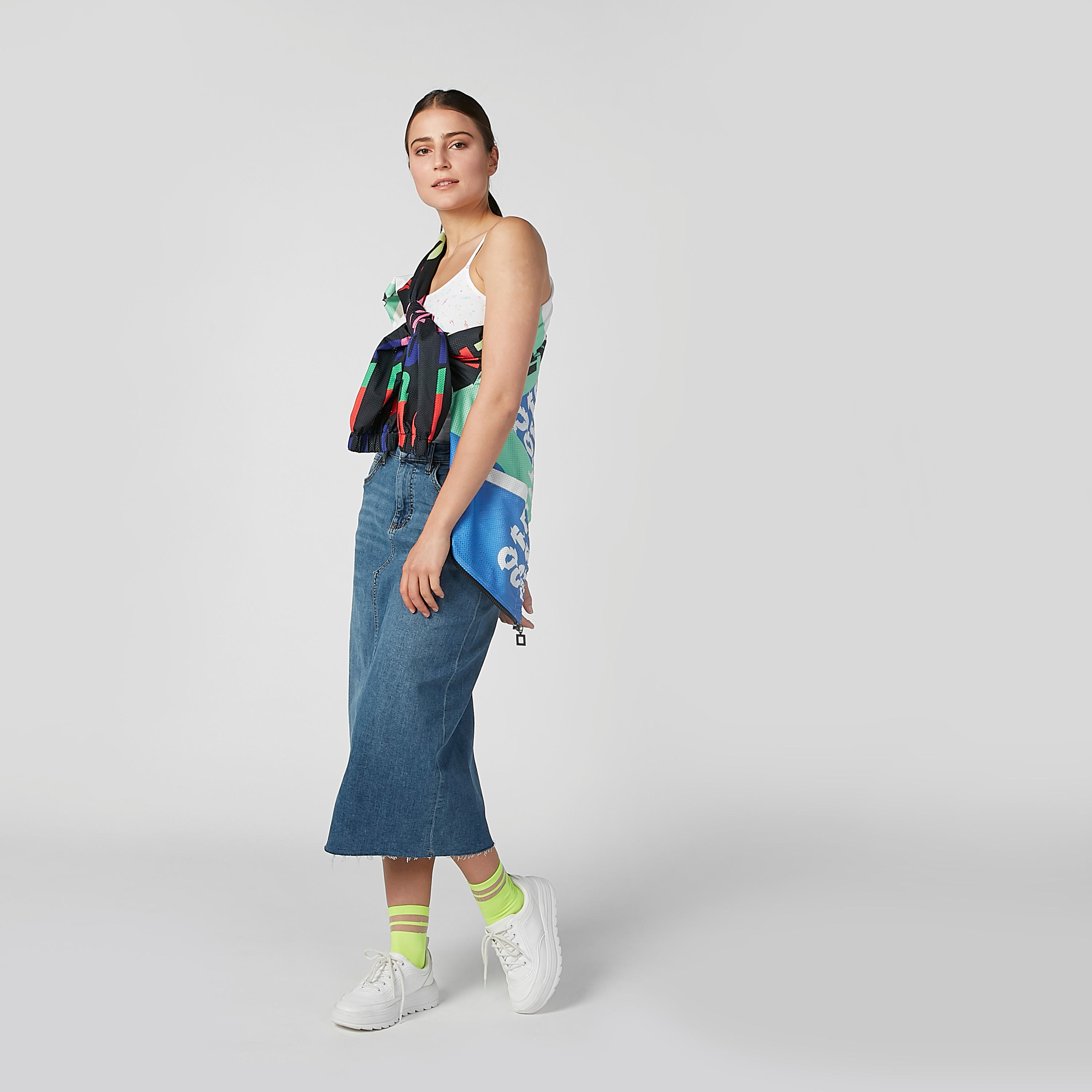 تنورة مستدامة دينم بخصر متوسط الارتفاع وحوّاف مهدّبة-women-clothing-bottoms-skirts-image-6