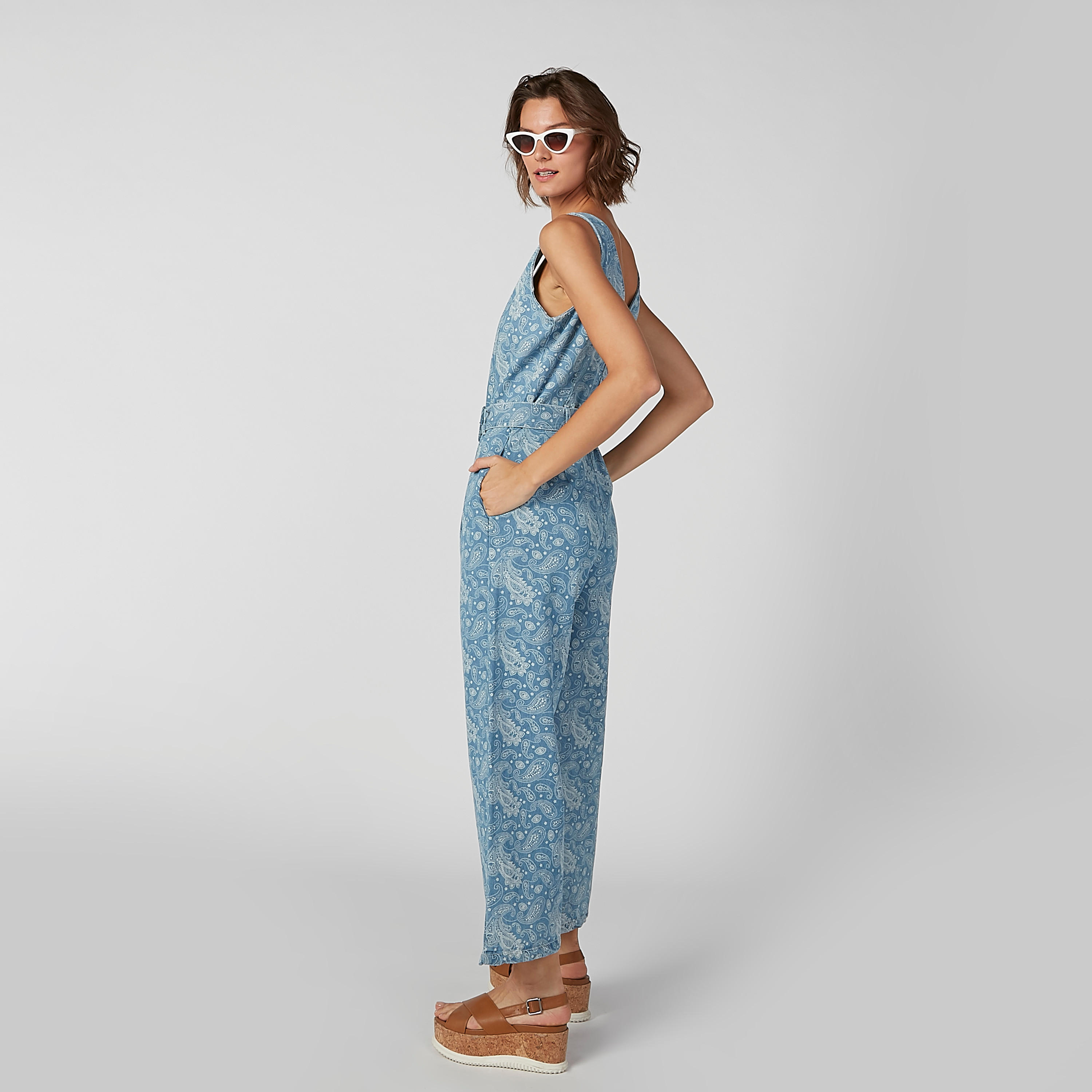 أفرول دون أكمام بجيوب وطبعات-women-clothing-jumpsuits-image-6