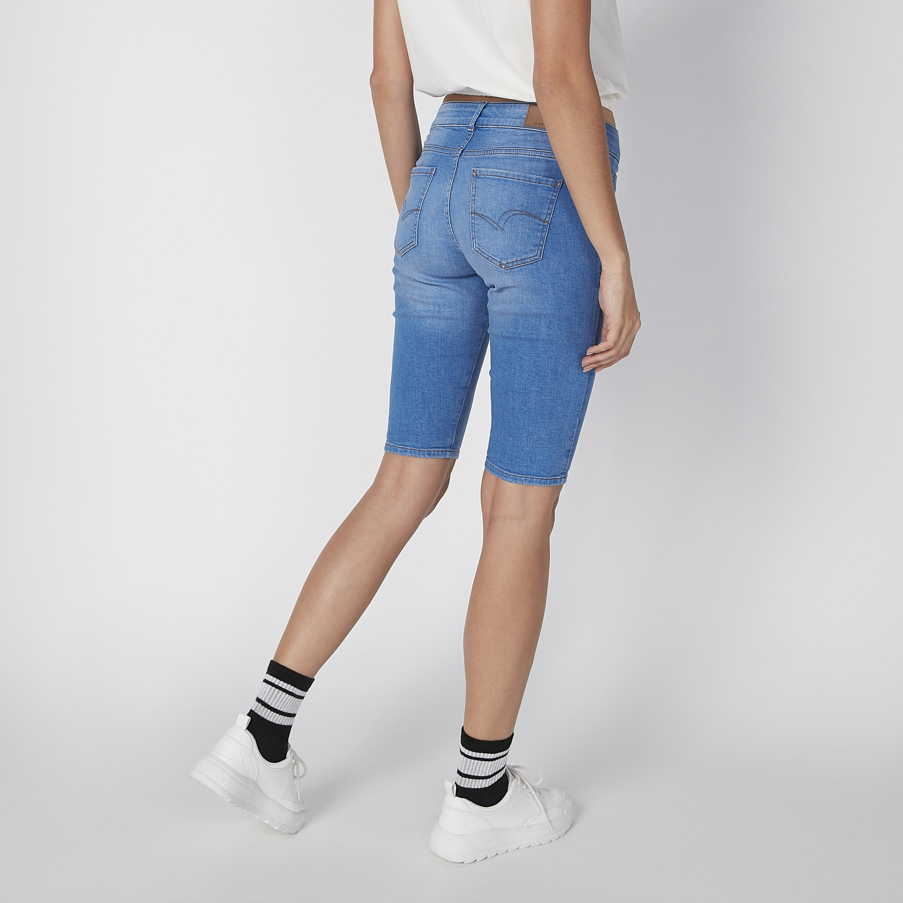 شورت دينم بجيوب من لي كوبر-women-clothing-bottoms-jeans-image-5