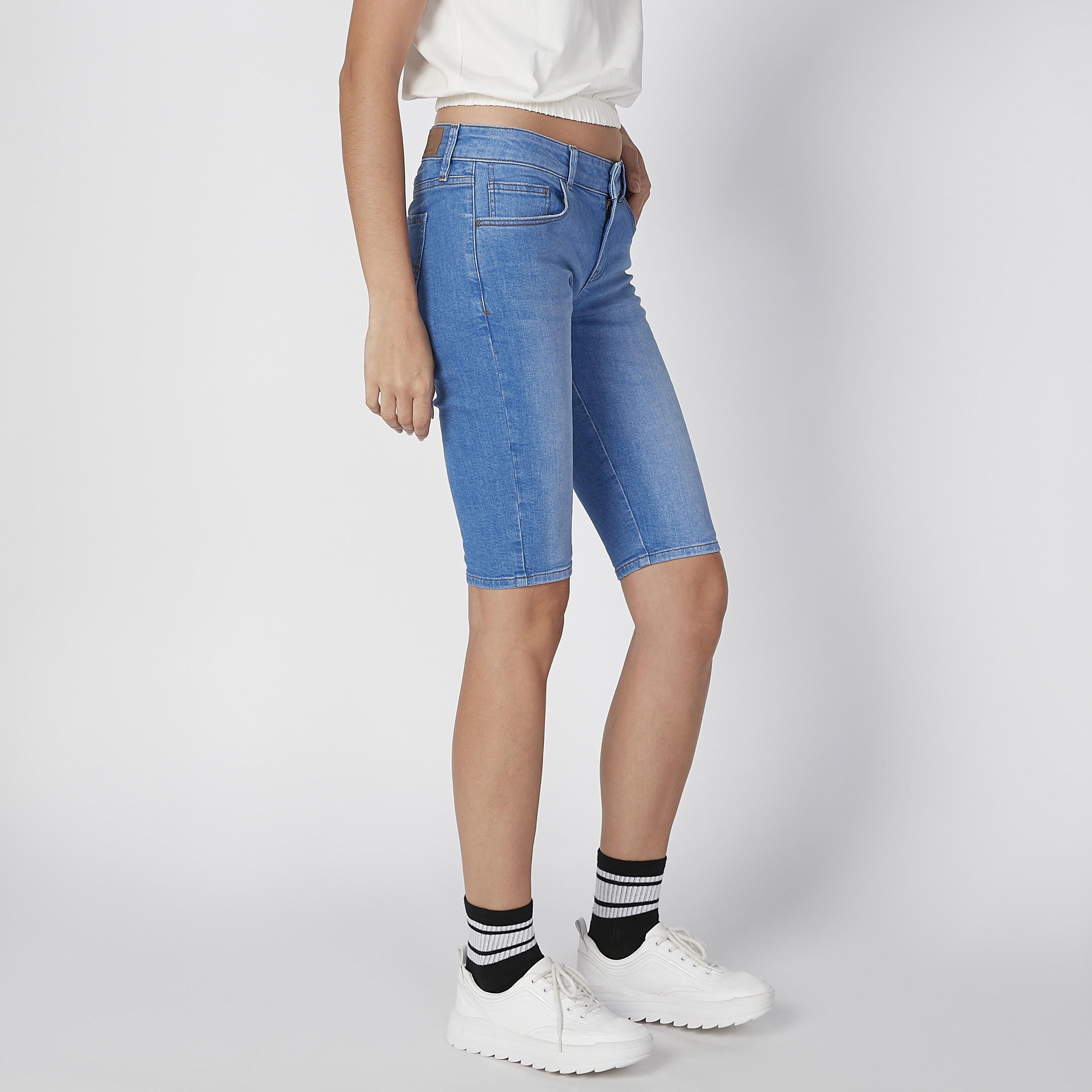 شورت دينم بجيوب من لي كوبر-women-clothing-bottoms-jeans-image-4