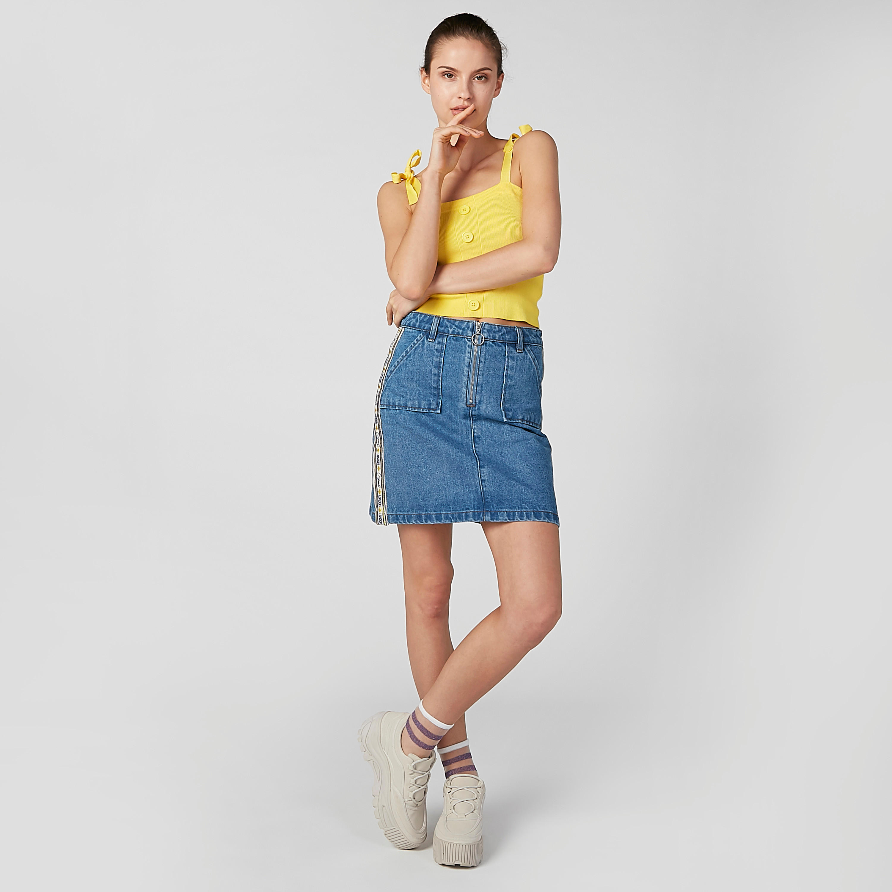 تنورة دينم بجيوب وشريطة من لي كوبر-women-clothing-bottoms-skirts-image-1