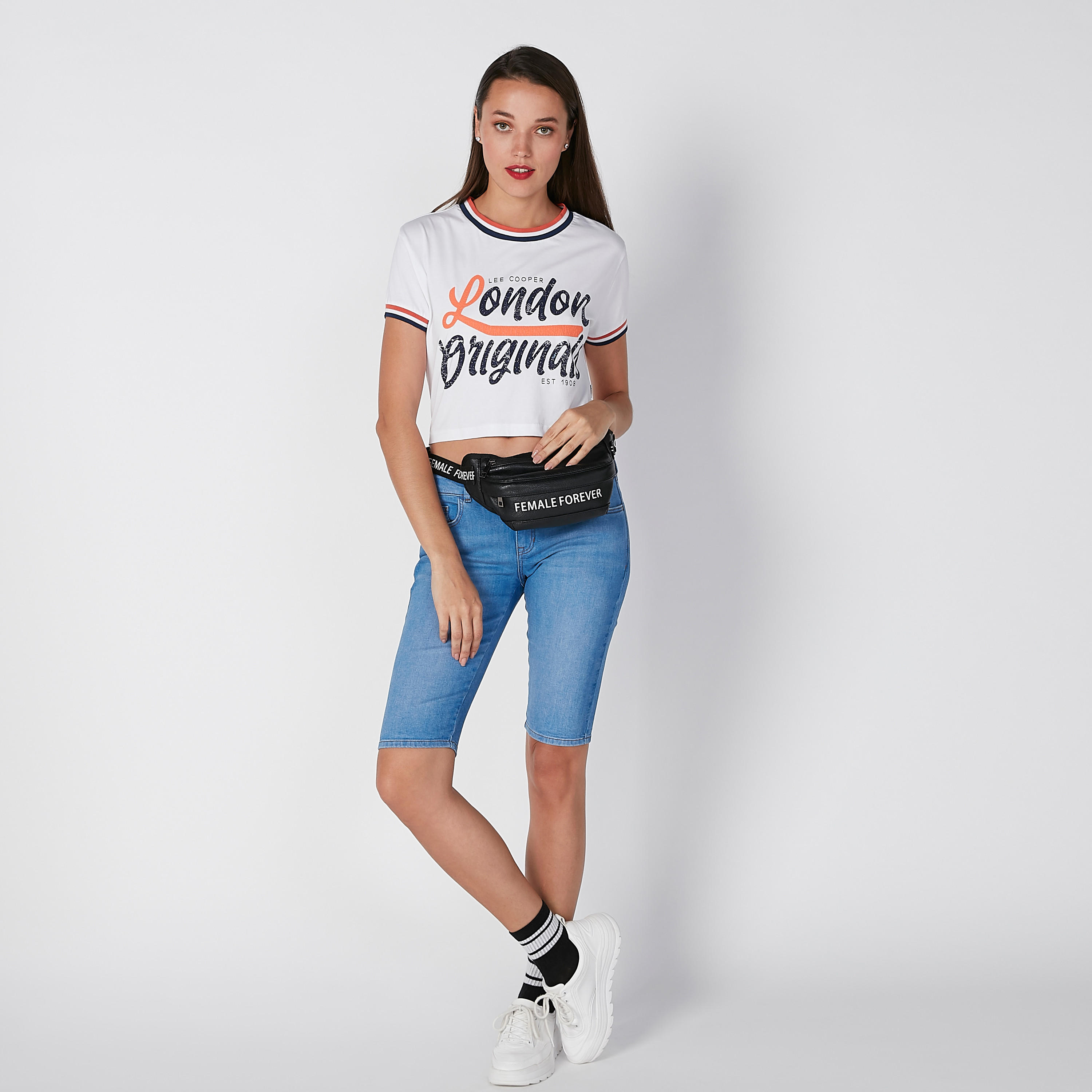بلوزة مستدامة قصيرة بياقة مستديرة وأكمام قصيرة وطبعات-women-clothing-tshirts-image-2