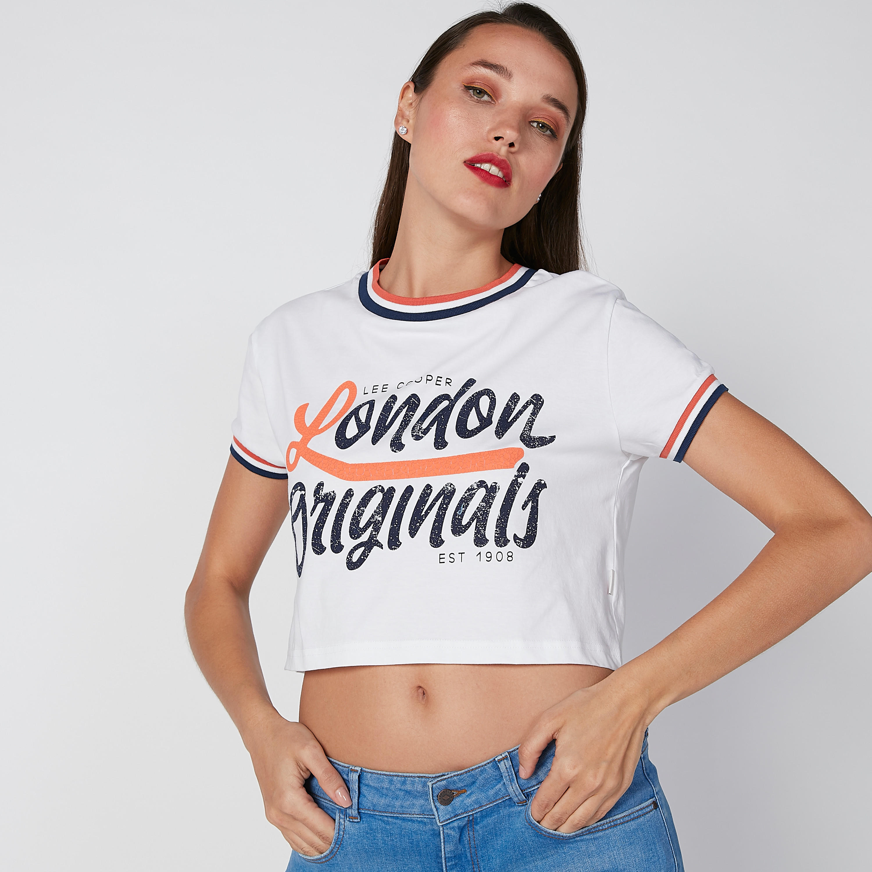 بلوزة مستدامة قصيرة بياقة مستديرة وأكمام قصيرة وطبعات-women-clothing-tshirts-image-1