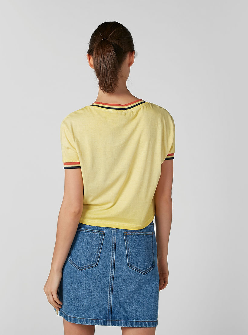 بلوزة مستدامة قصيرة بياقة مستديرة وأكمام قصيرة وطبعات-women-clothing-tshirts-image-3
