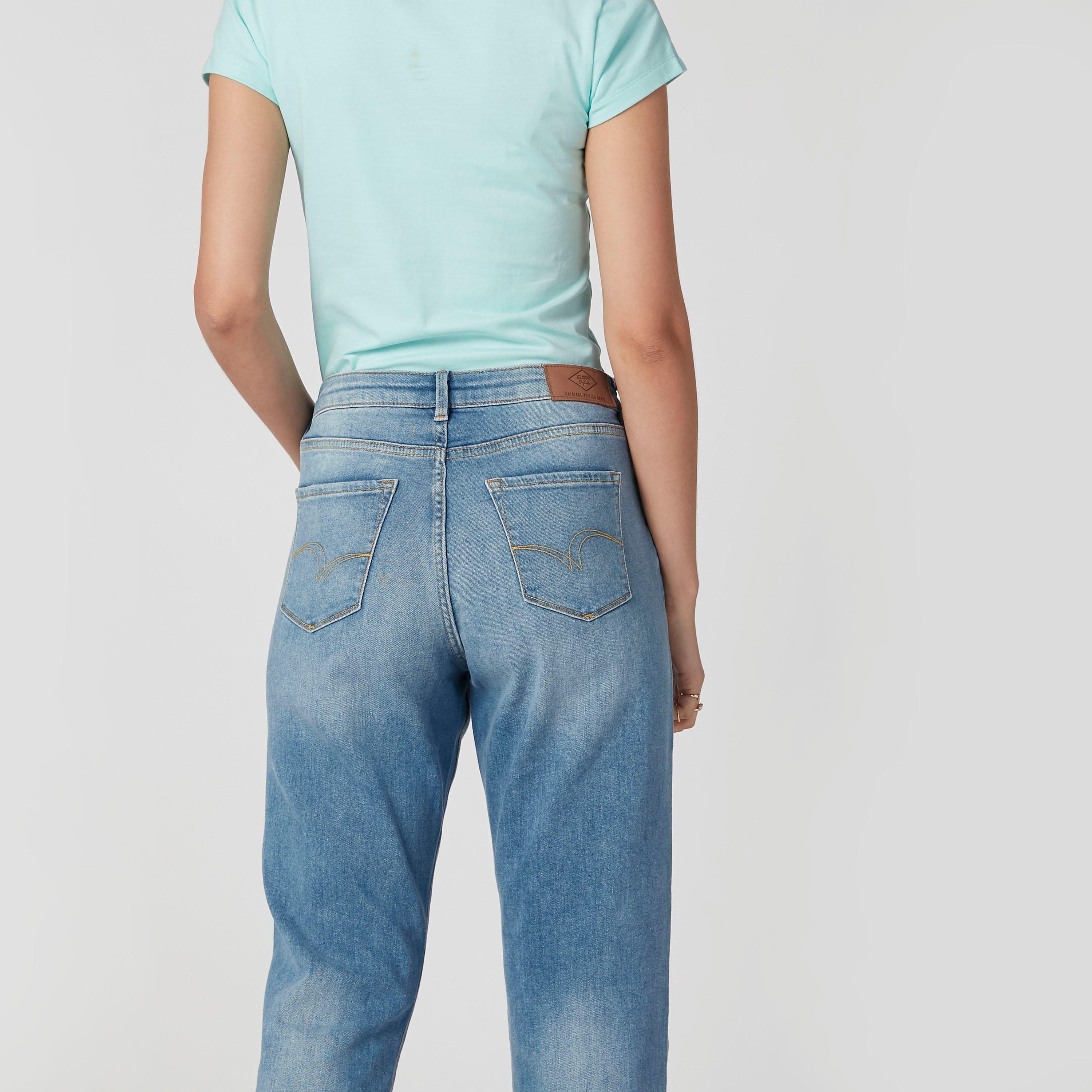 بنطال جينز ممزّق بخصر مرتفع وجيوب وحلقات للحزام-women-clothing-bottoms-jeans-image-5