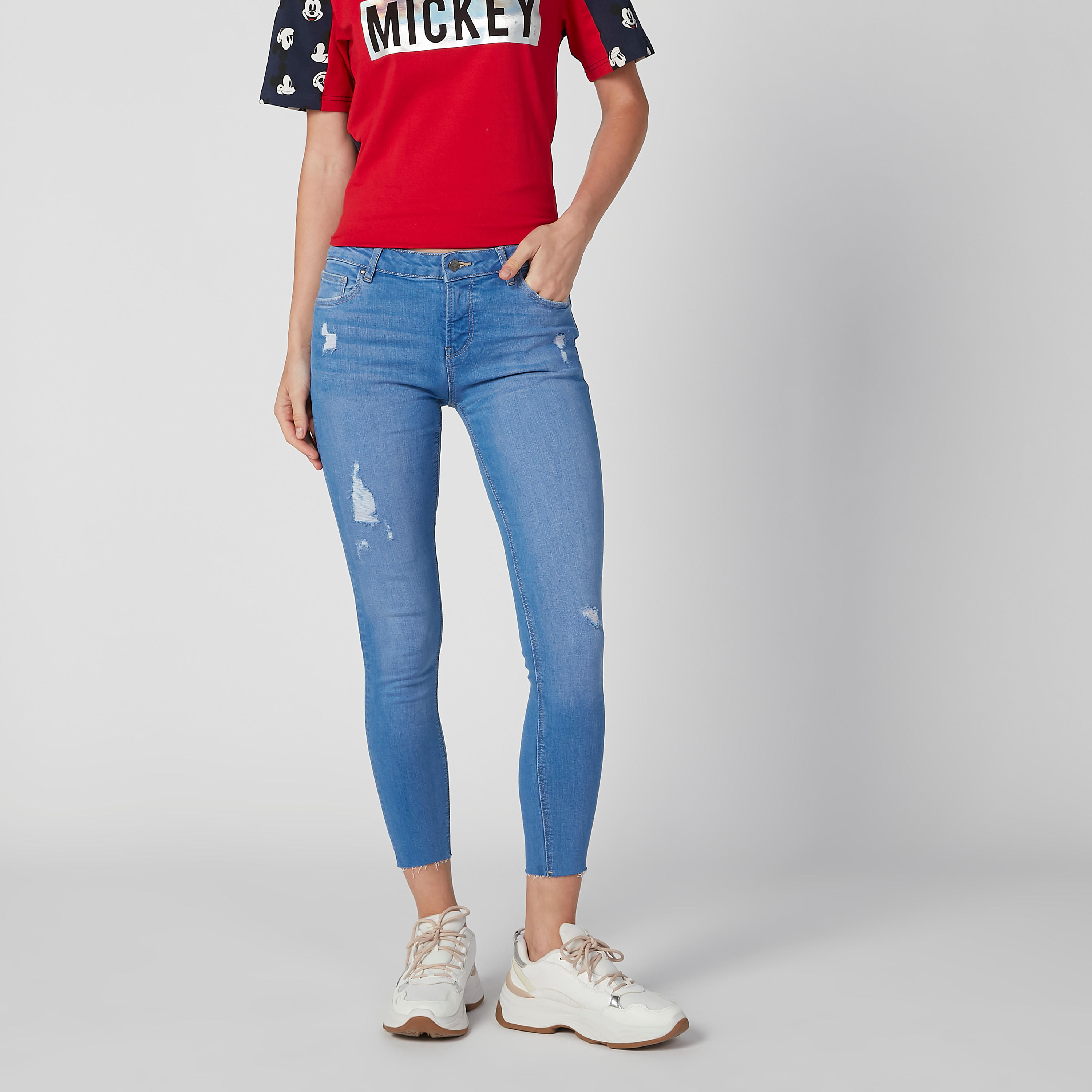 بنطلون جيز ممزّق مام فيت بخصر مرتفعبتفاصيل جيوب وحلقات حزام من لي كوبر-women-clothing-bottoms-jeans-image-2