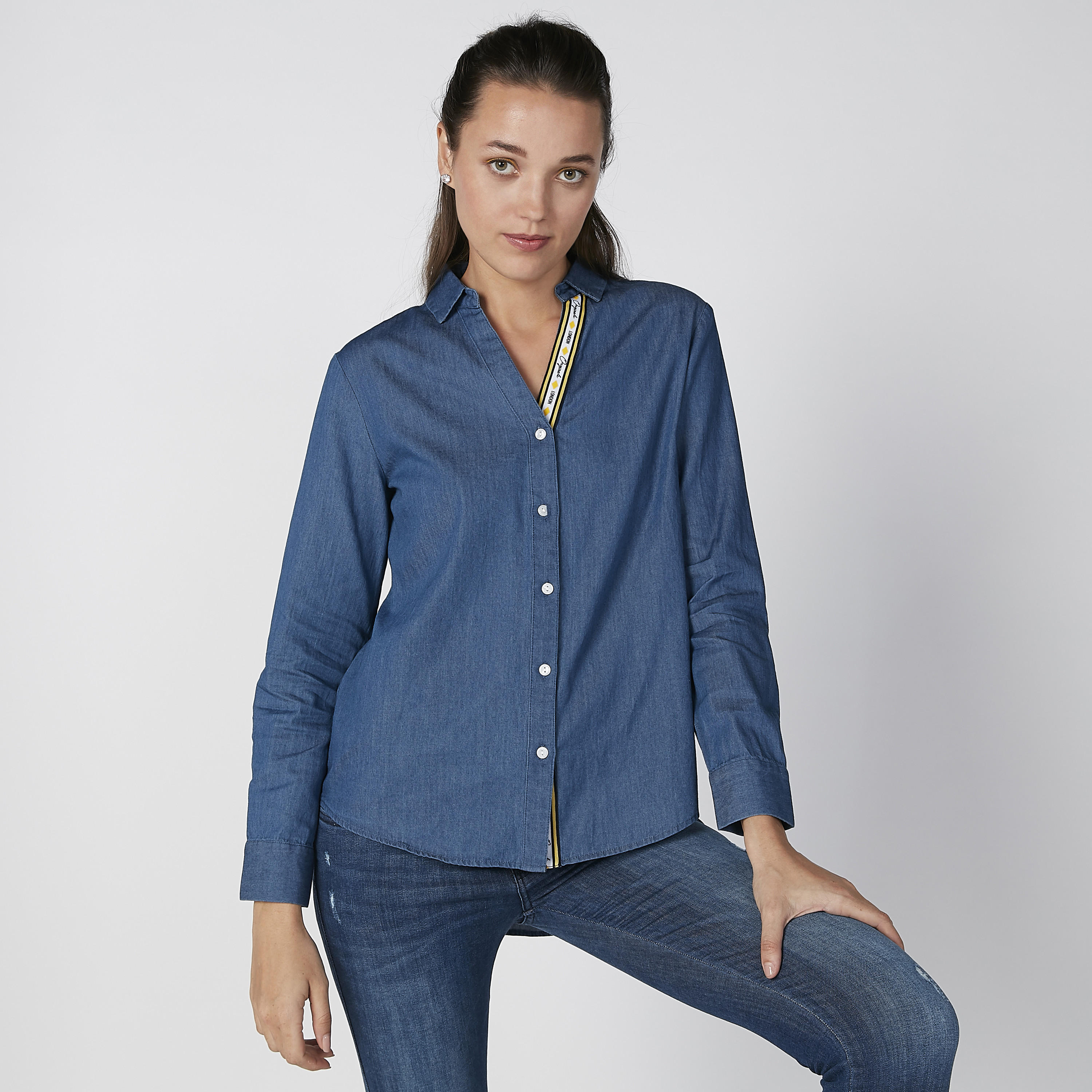 قميص سادة بياقة V وأكمام طويلة من لي كوبر-women-clothing-shirtsandblouses-shirts-image-3