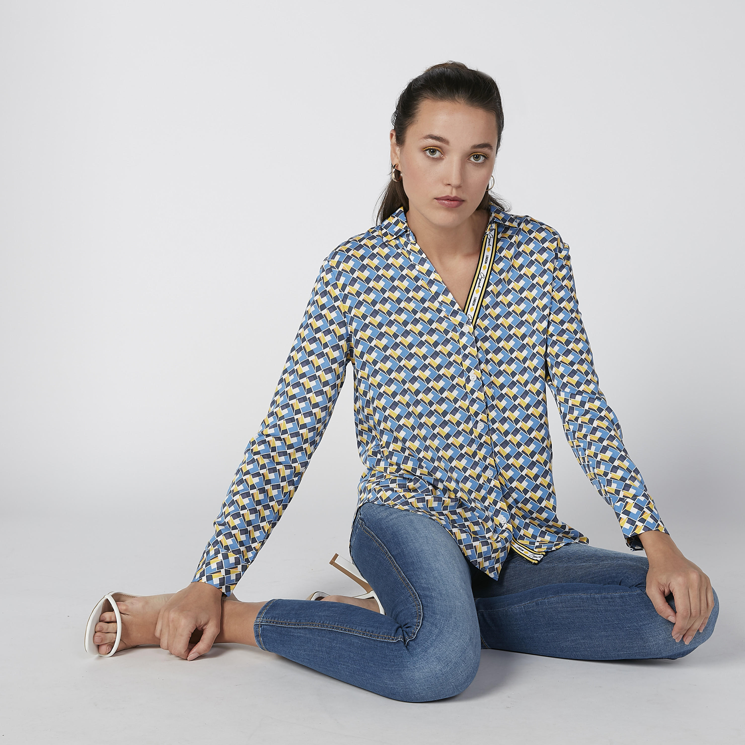 قميص بياقة V وحوّاف غير مستوية وطبعات من لي كوبر-women-clothing-shirtsandblouses-shirts-image-1