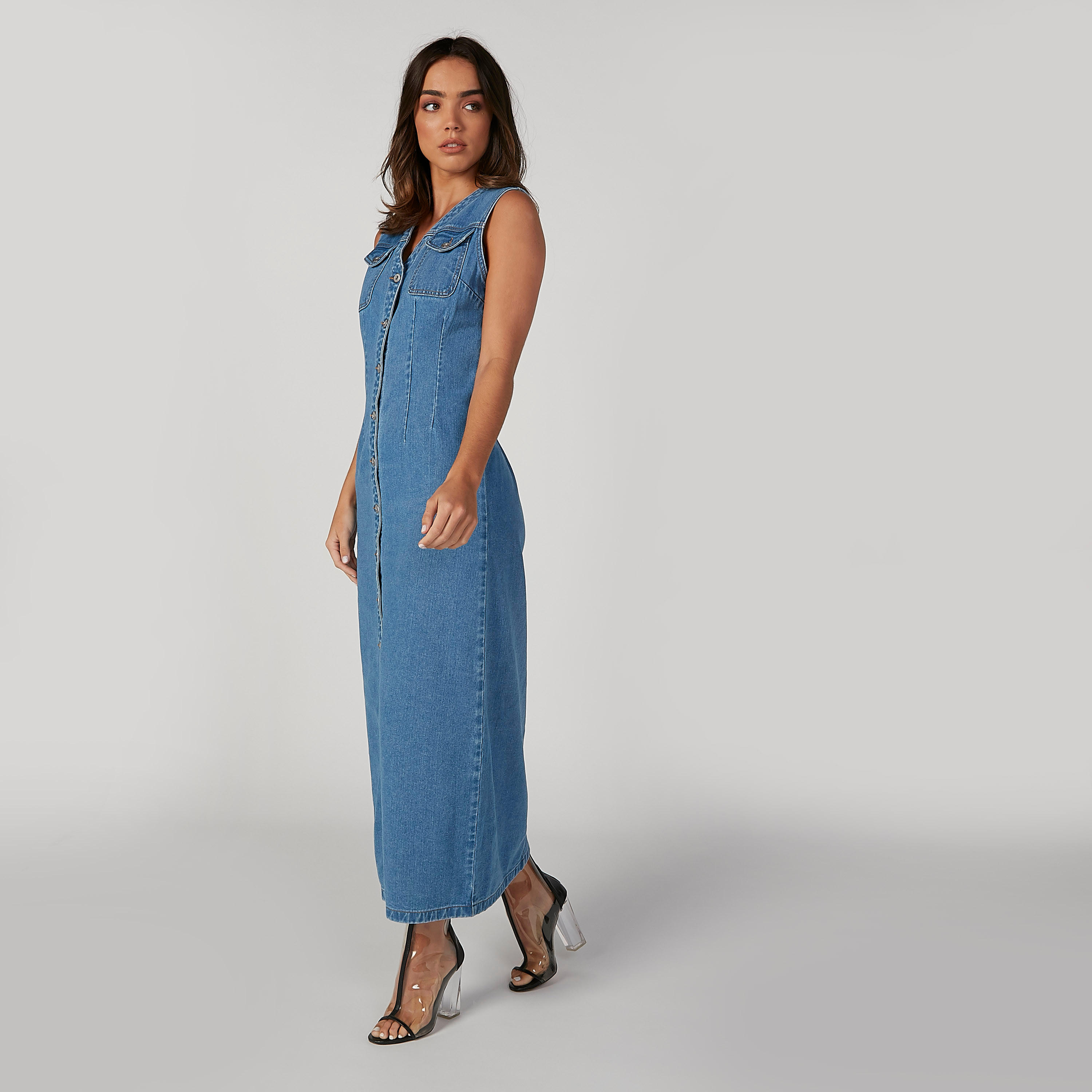 فستان قميص دينم طويل دون أكمام بجيوب بطيّة من لي كوبر-women-clothing-dresses-image-4