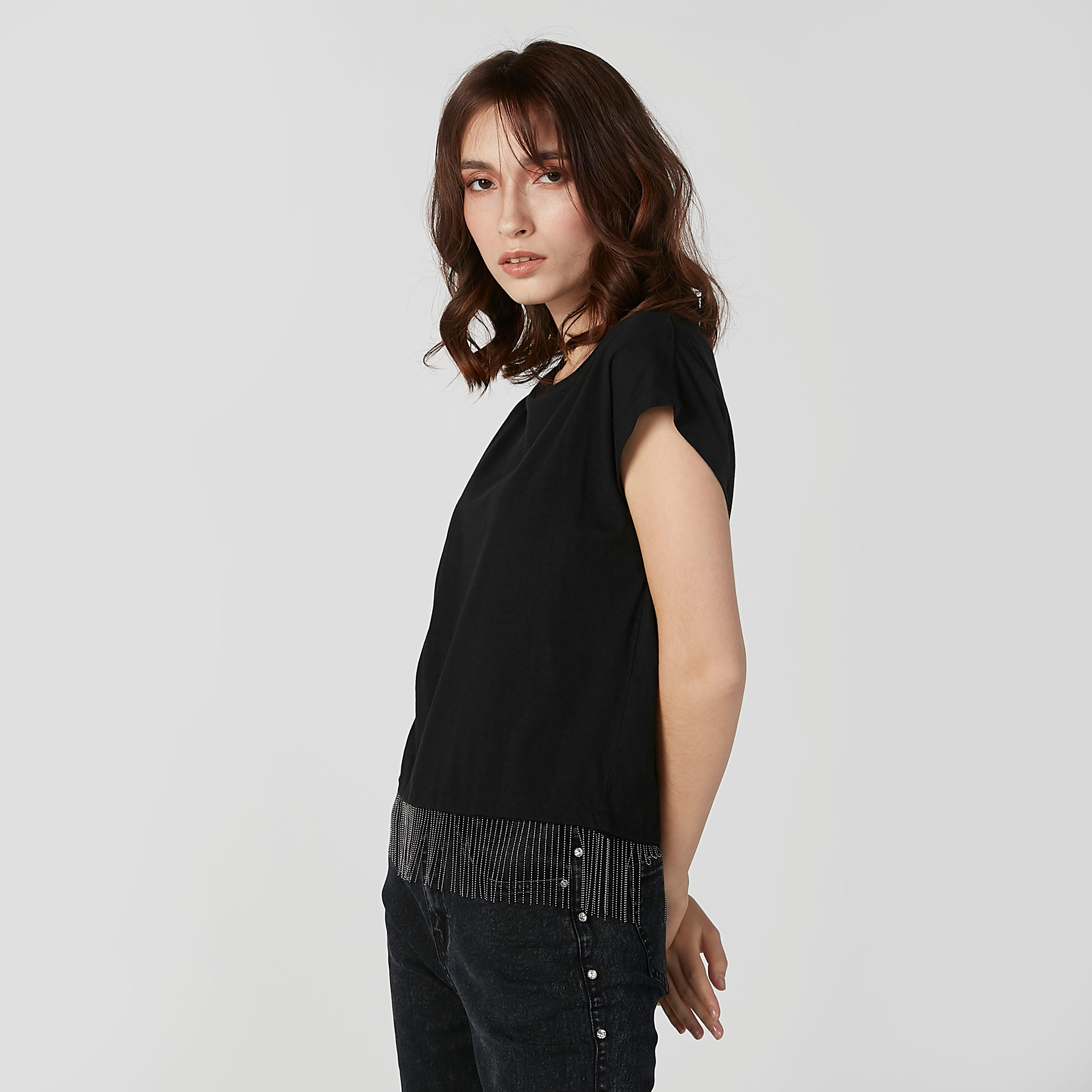 بلوزة سادة بياقة مستديرة وشراشيب-women-clothing-tshirts-image-4