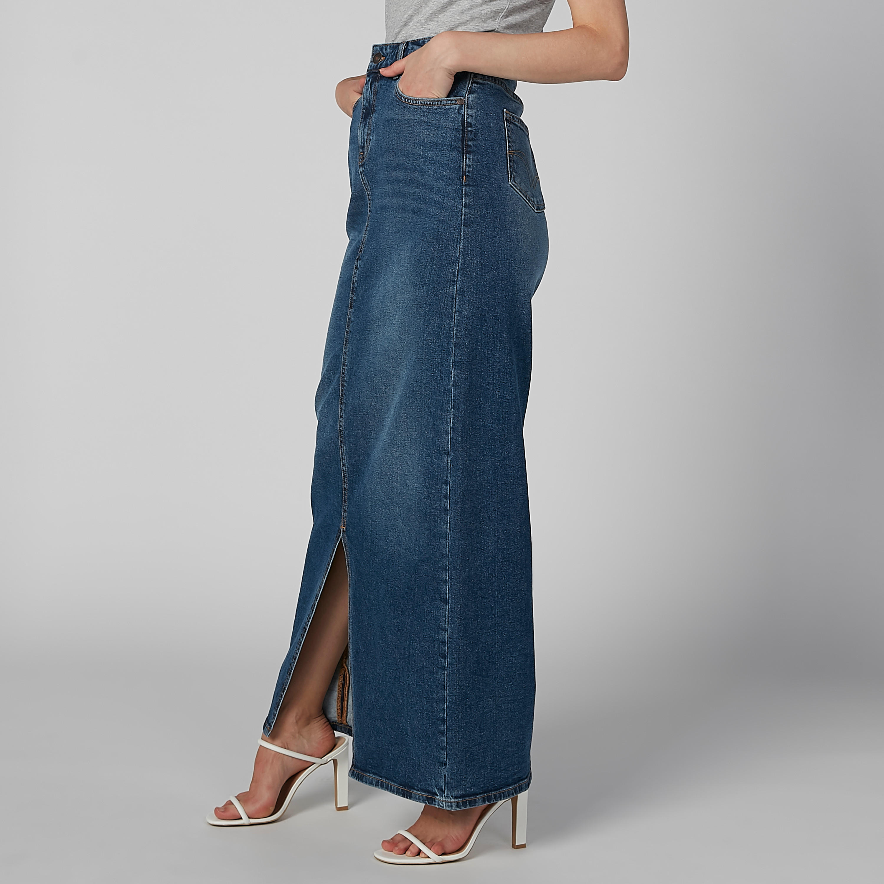 تنورة دينم طويلة بجيوب وفتحة أمامية من لي كوبر-women-clothing-bottoms-skirts-image-1