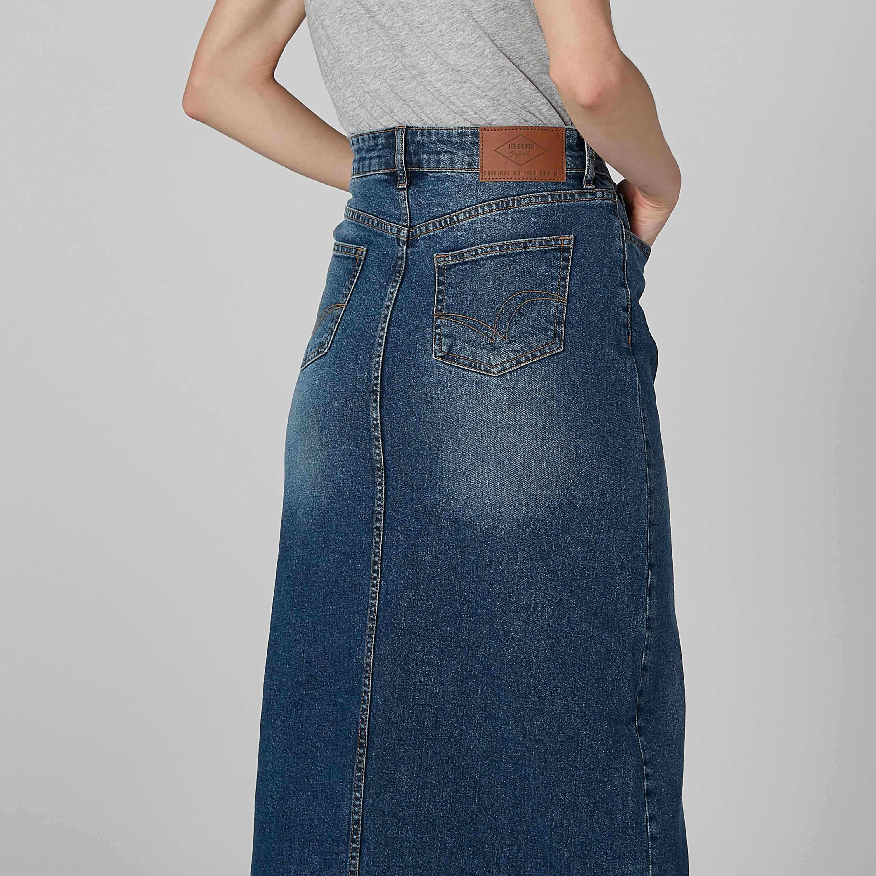 تنورة دينم طويلة بجيوب وفتحة أمامية من لي كوبر-women-clothing-bottoms-skirts-image-5