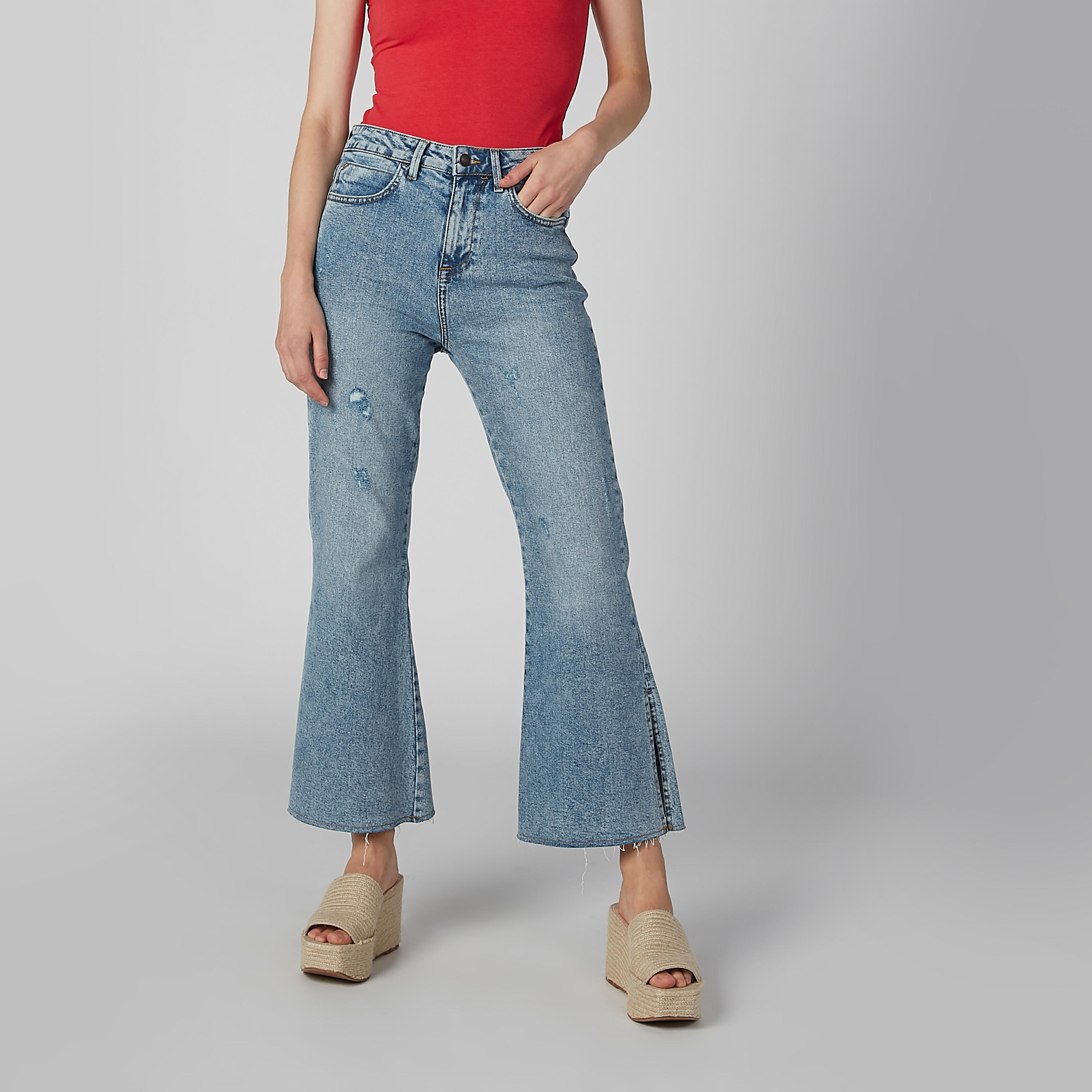 بنطال جينز بقصّة واسعة وجيوب من لي كوبر-women-clothing-bottoms-jeans-image-1